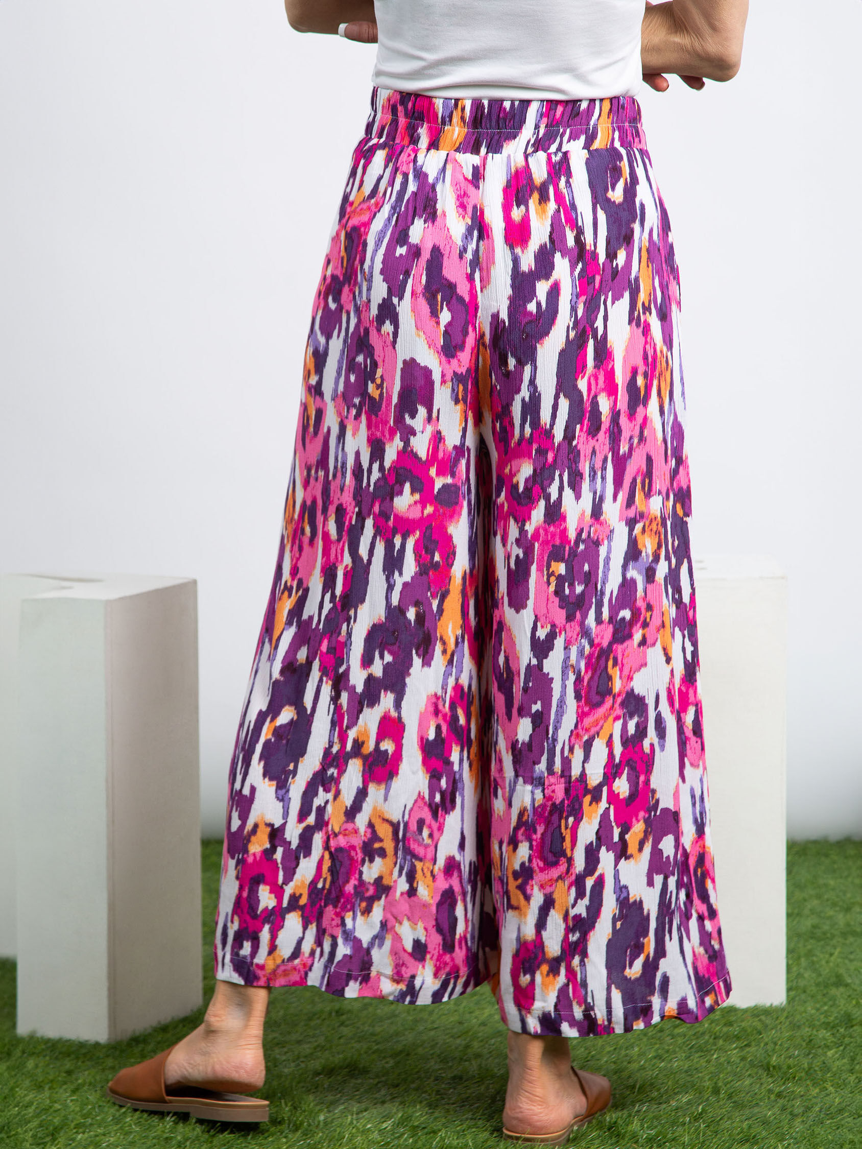 Cropped Pull On Flowy Pant Image 4