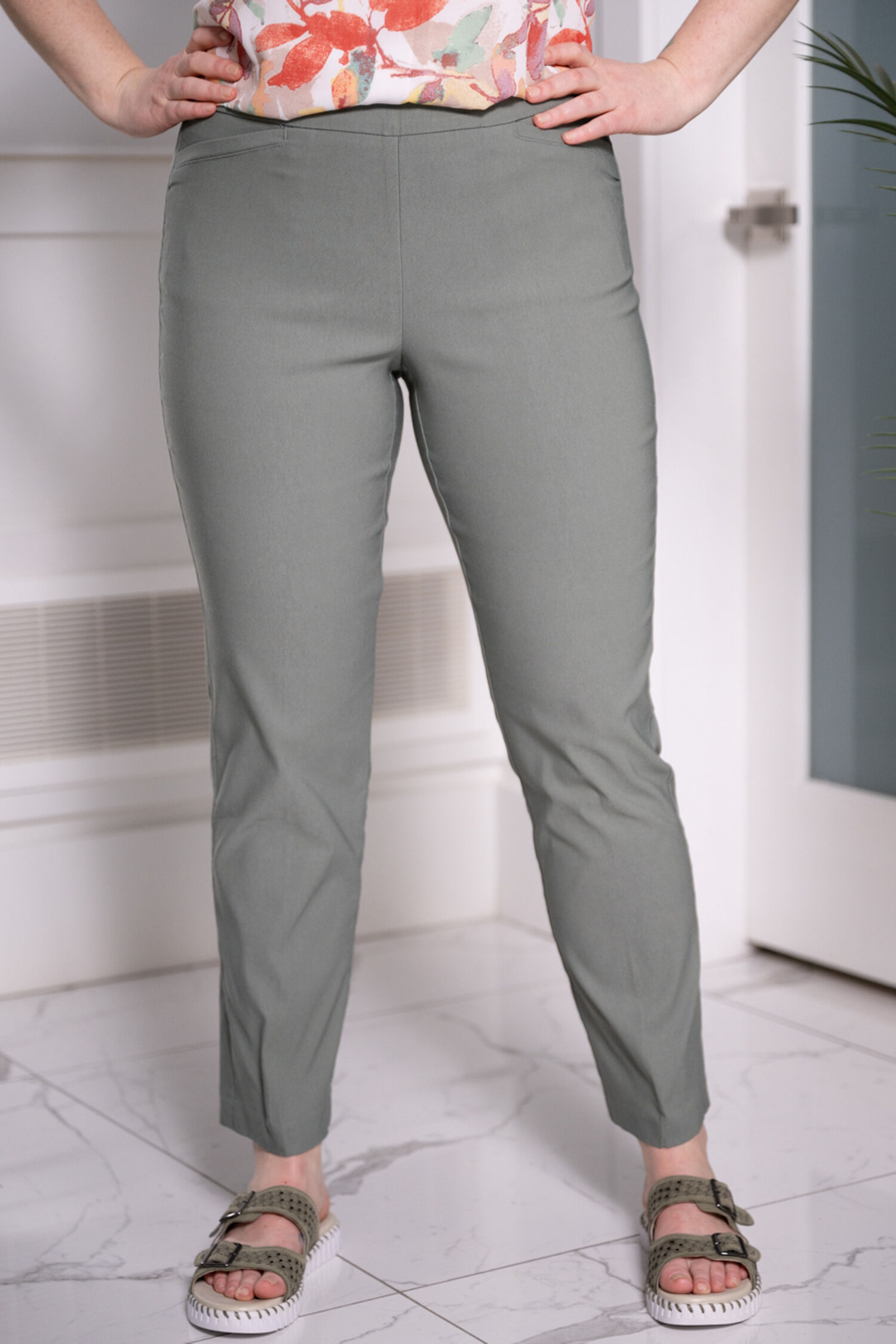 Pull-on Ankle Pant with Slimming Waist Image 1