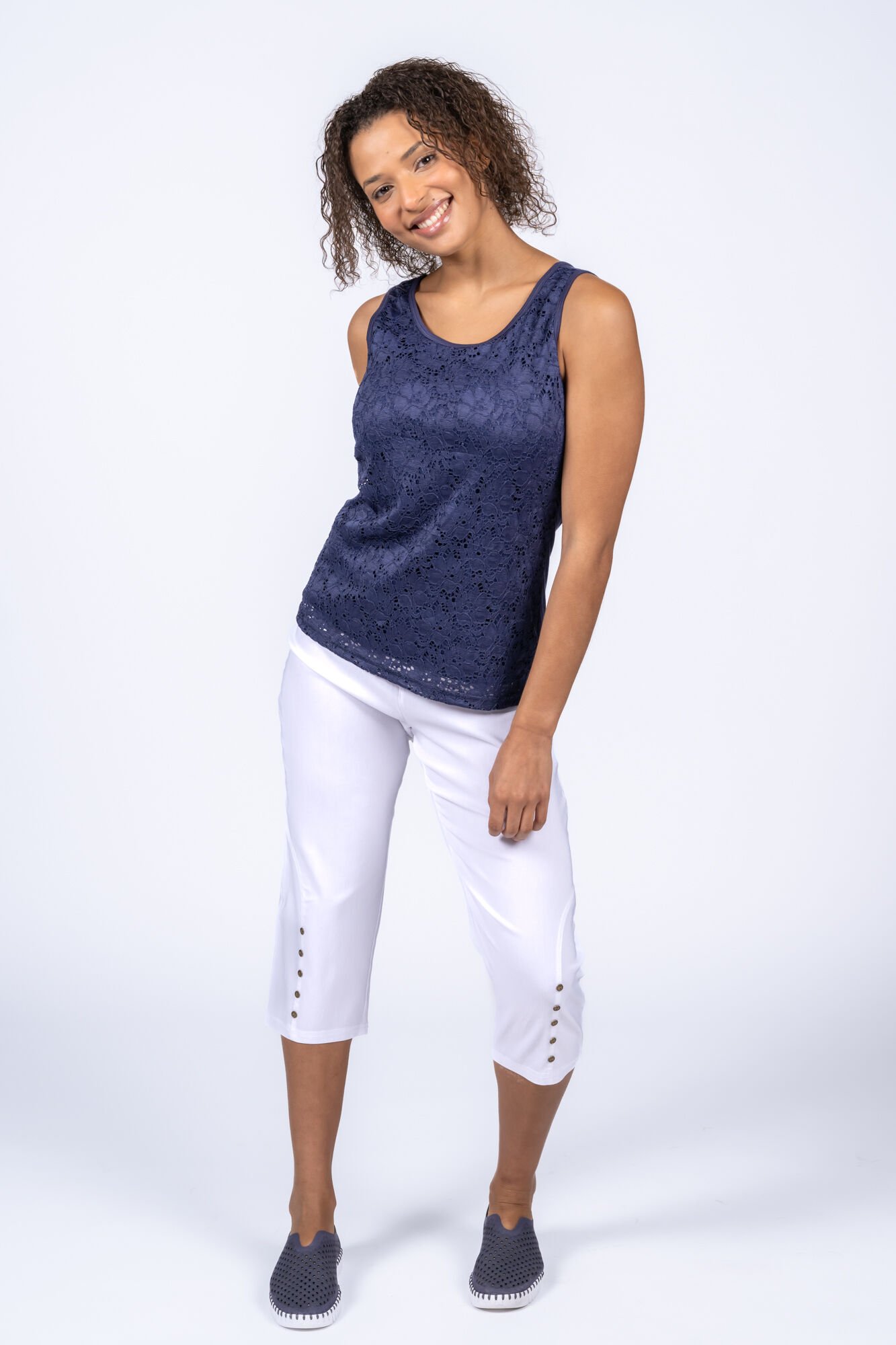 Pull-On Button Capri, White