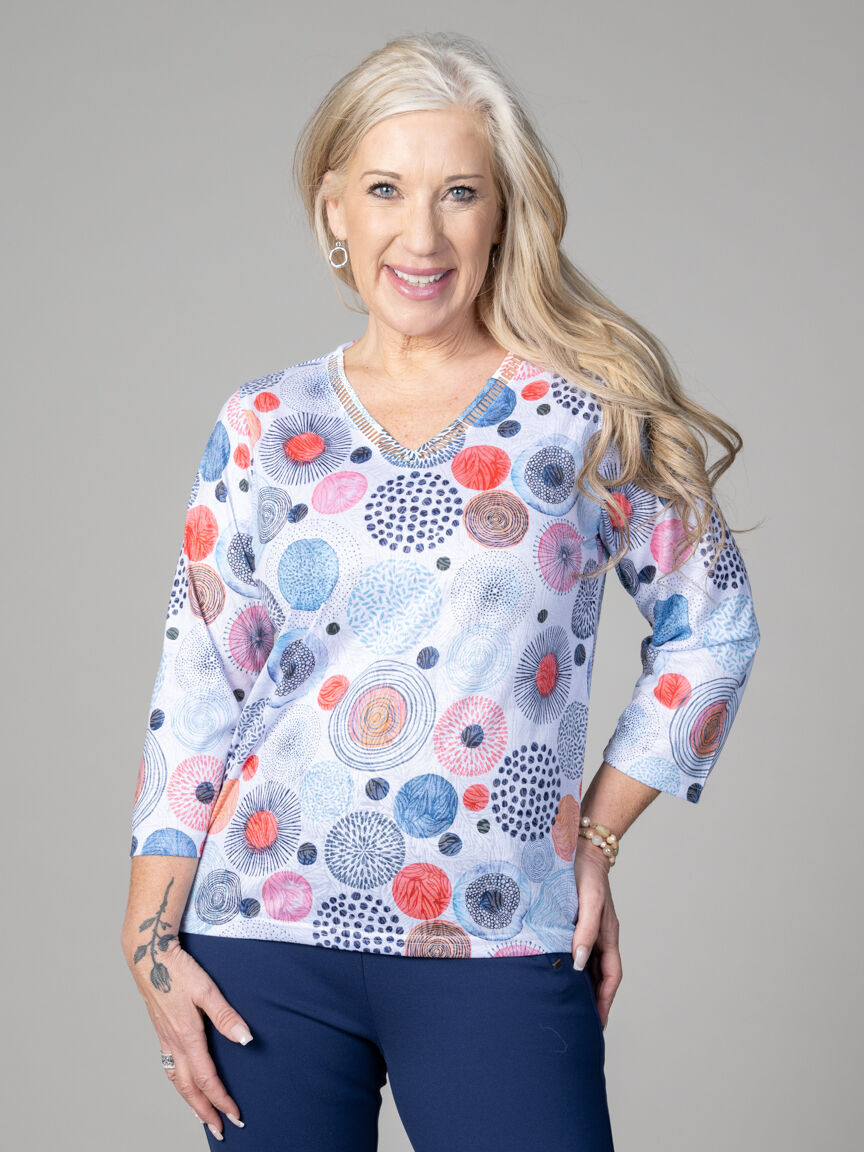 3/4 Sleeve V-Neck Circle Print Top