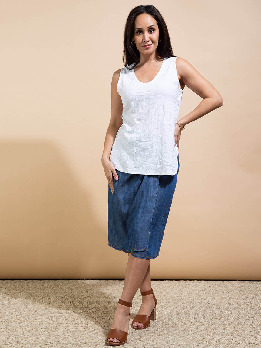 Textured V-Neck Tank Image 1