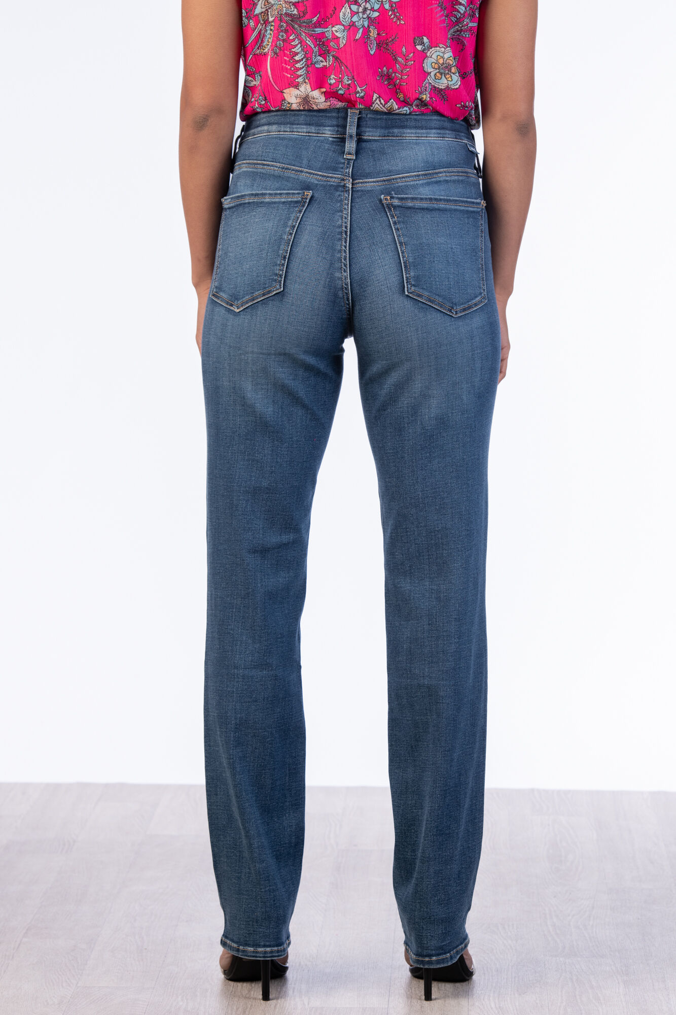 Straight Jag Jeans Image 3
