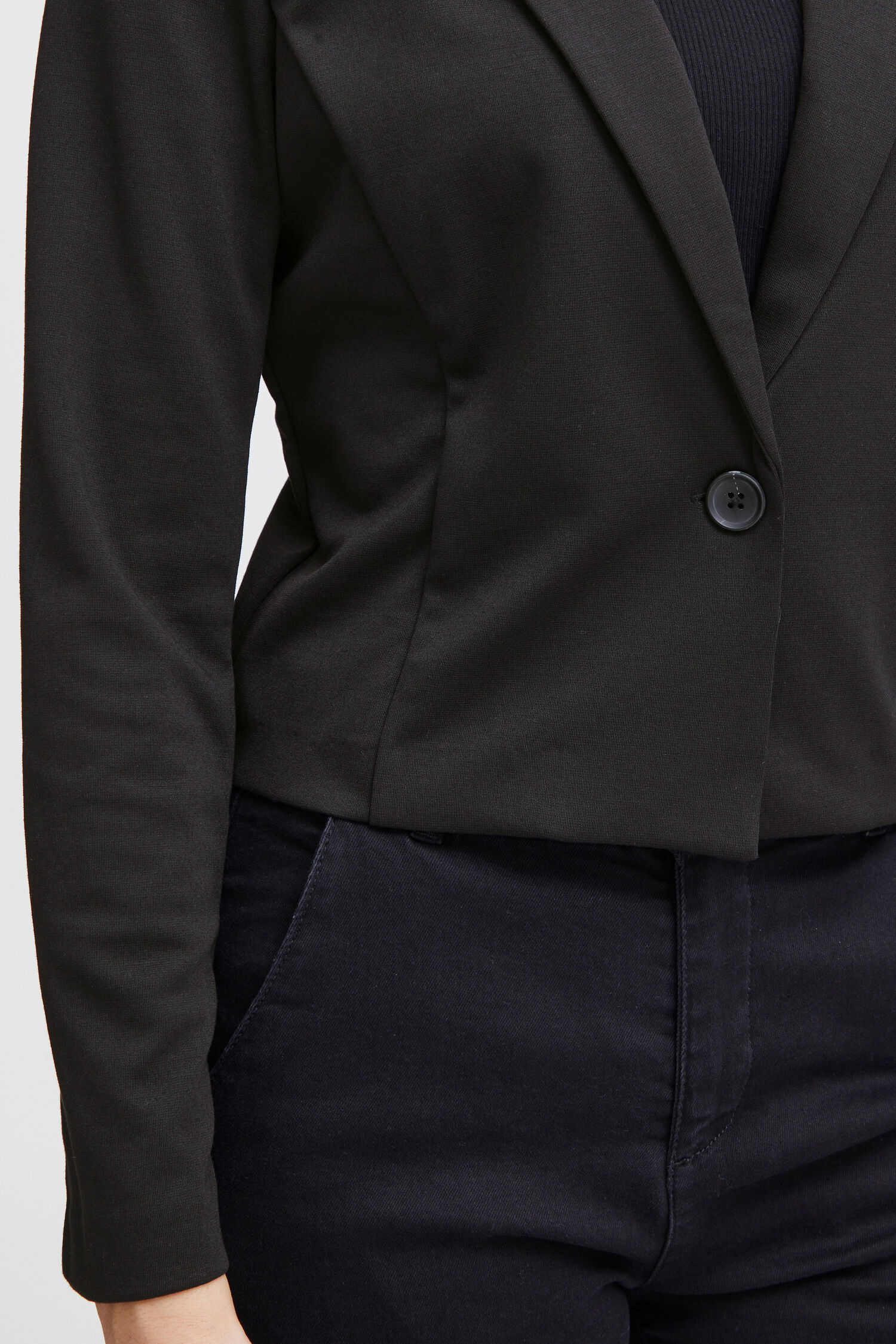 Cropped Blazer Image 4