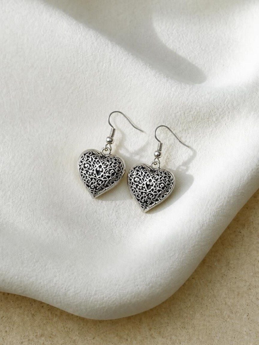 Dangling Heart Earrings
