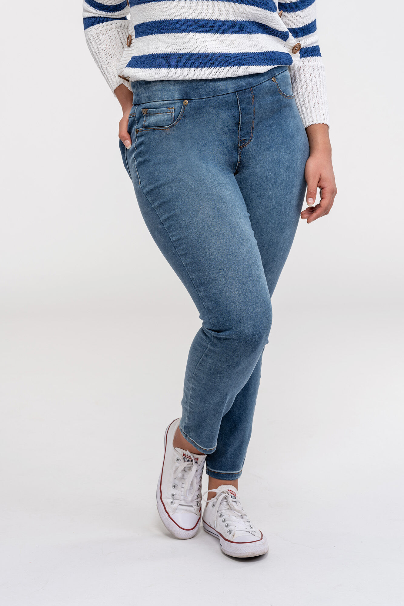 Basic Pull-On Knit Taper-Leg Stretch Jegging Jeans Image 4