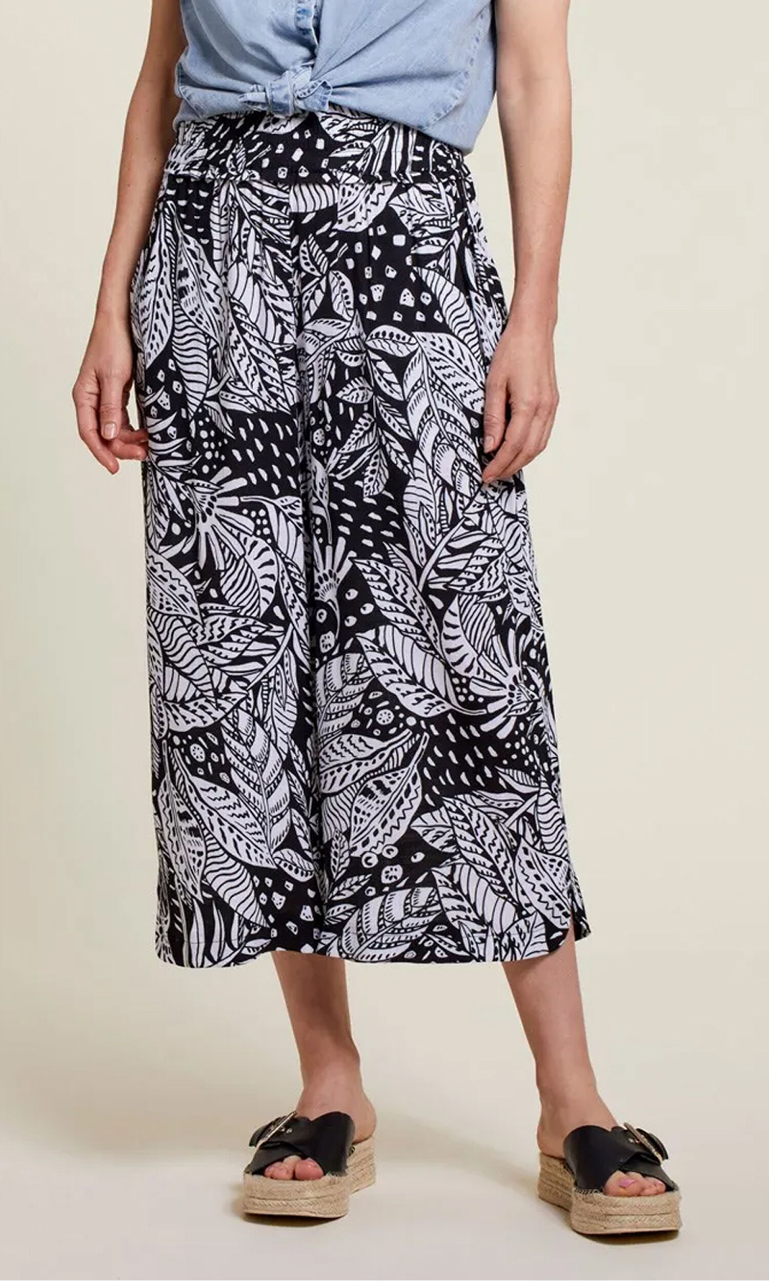 Printed Pull-On Wide Leg Capri Image 3