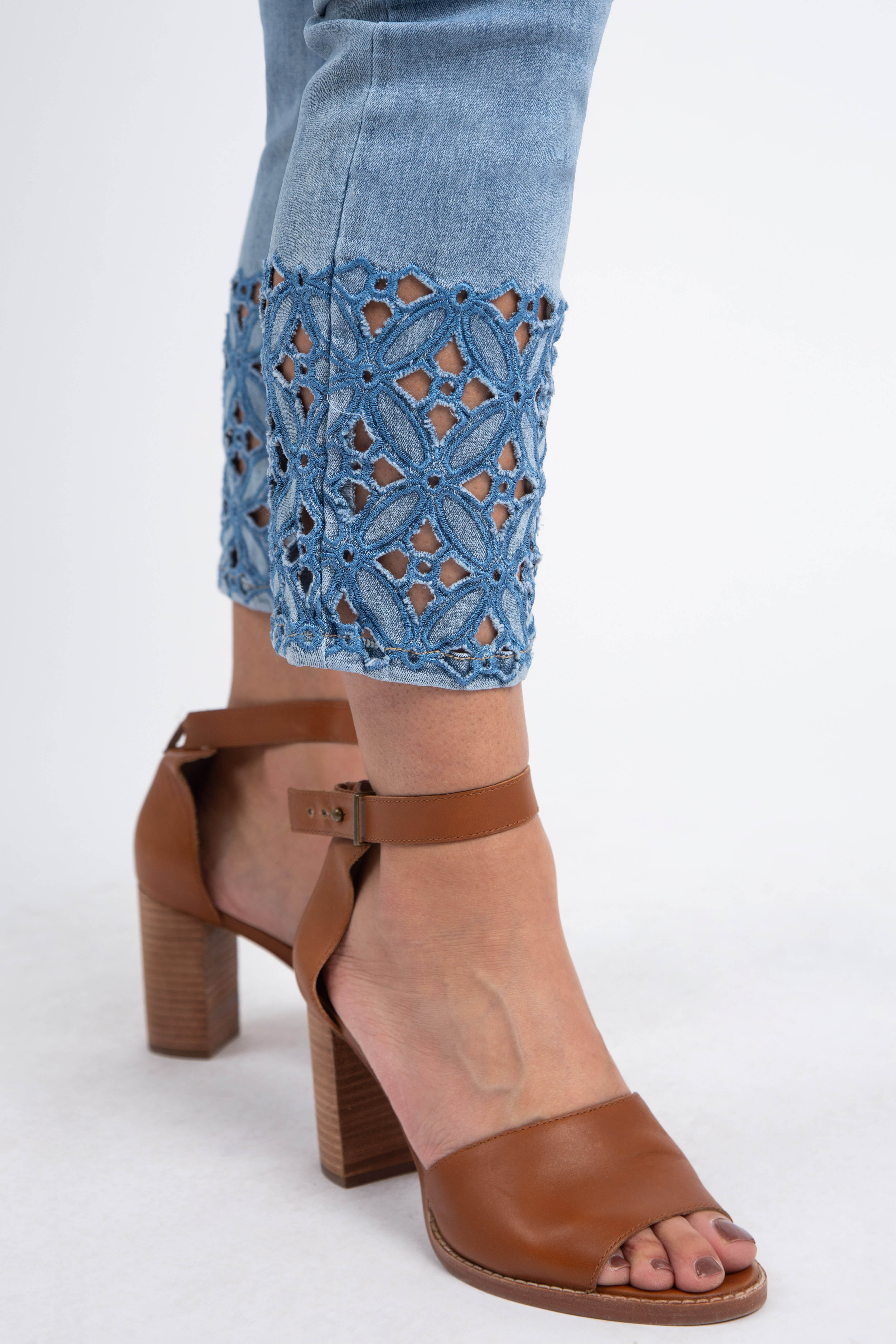 Audrey Cropped Pull-On Jeans w/ Cut-Out Hem Image 4