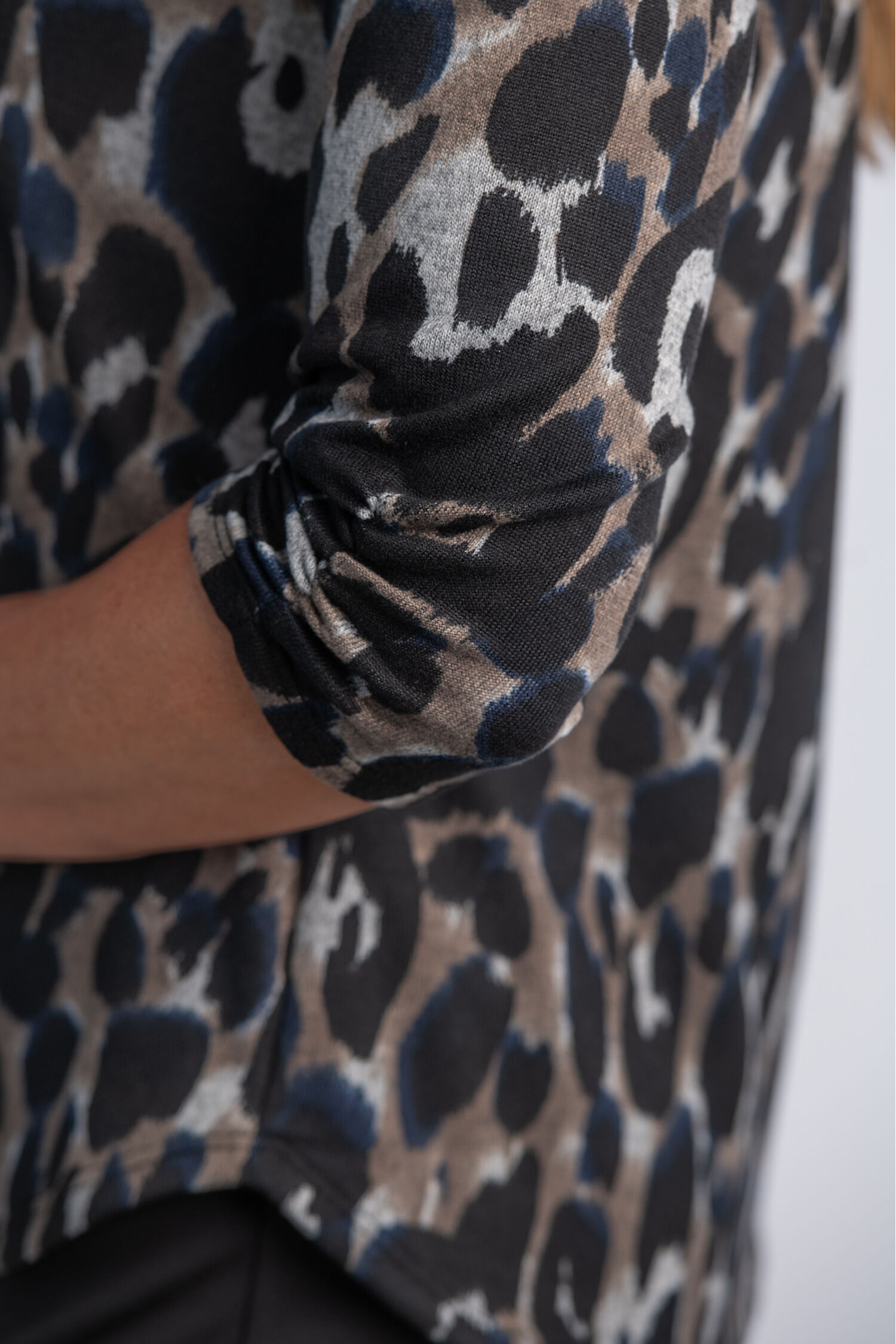 &frac34; Sleeve Keyhole Top  Image 3