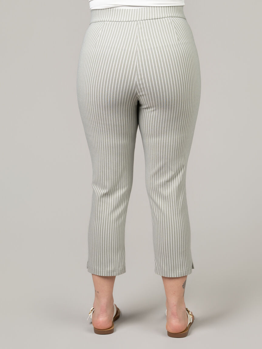 Pull-On Capri Pants with Grommet Detail