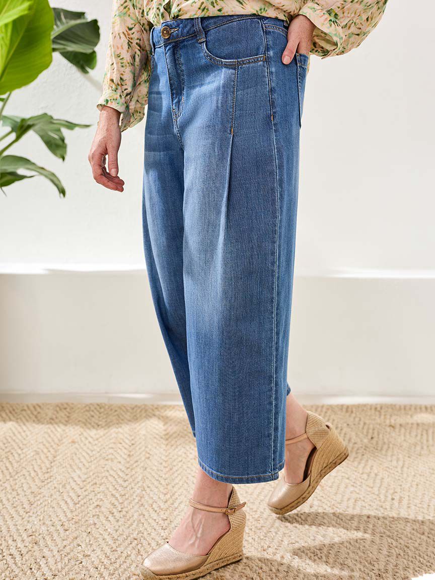 Audrey Mid-Rise Pleated Wide Capris