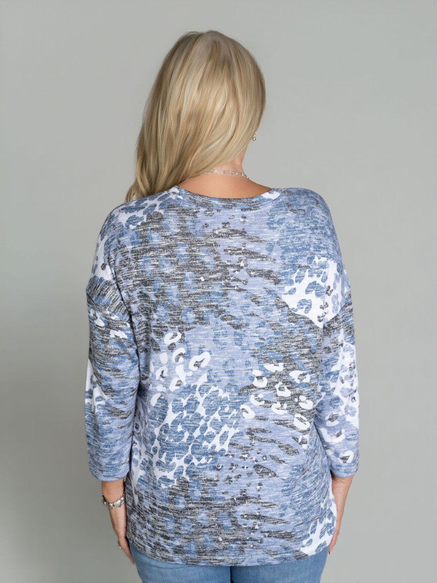 3/4 Sleeve Hatchi V-Neck Top