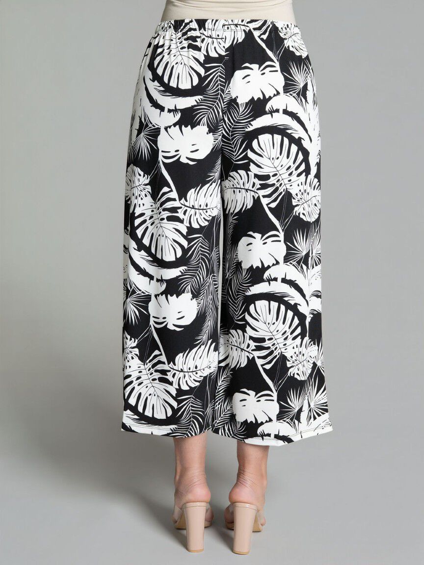 Pull-On Capri Pants
