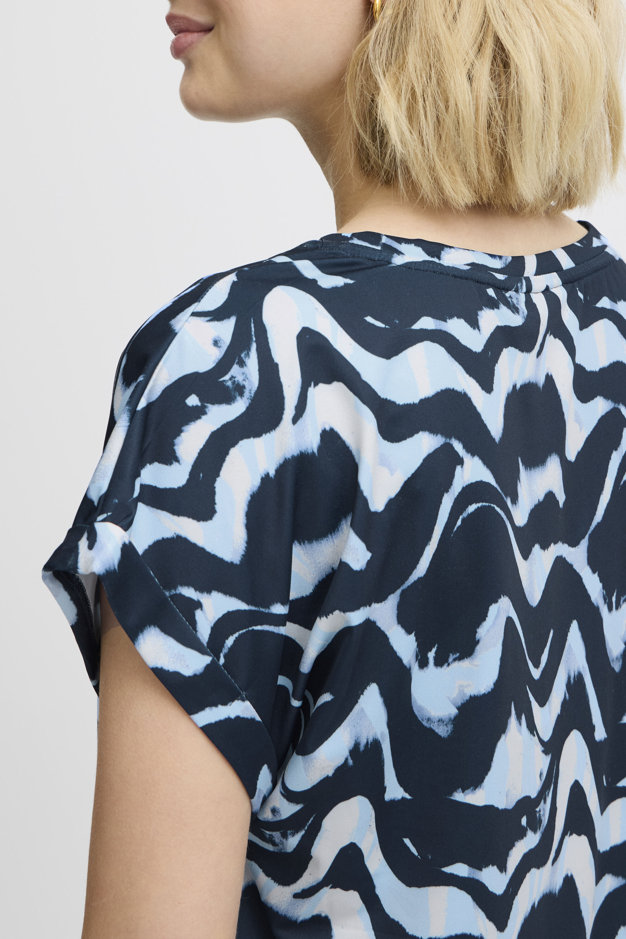 Short Sleeve Top with Scoop Neck Image 3