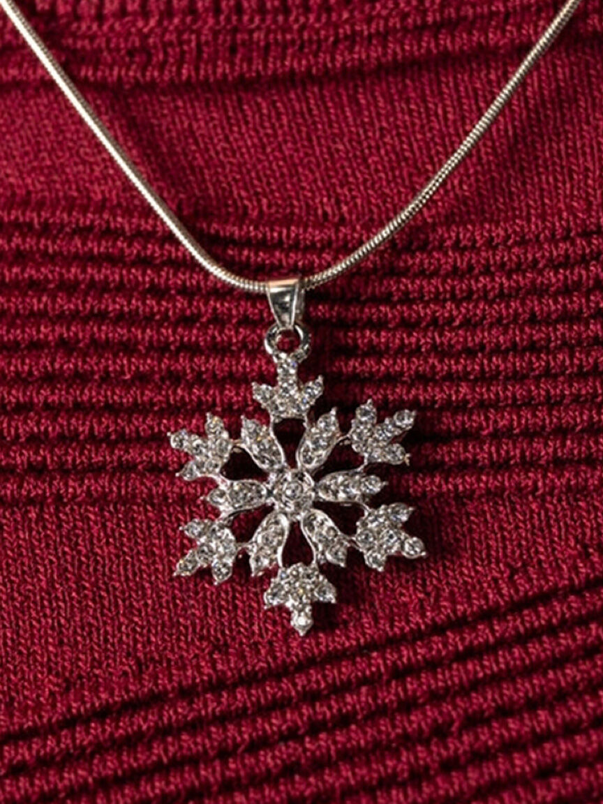 Silver SnowFlake Pendant Necklace