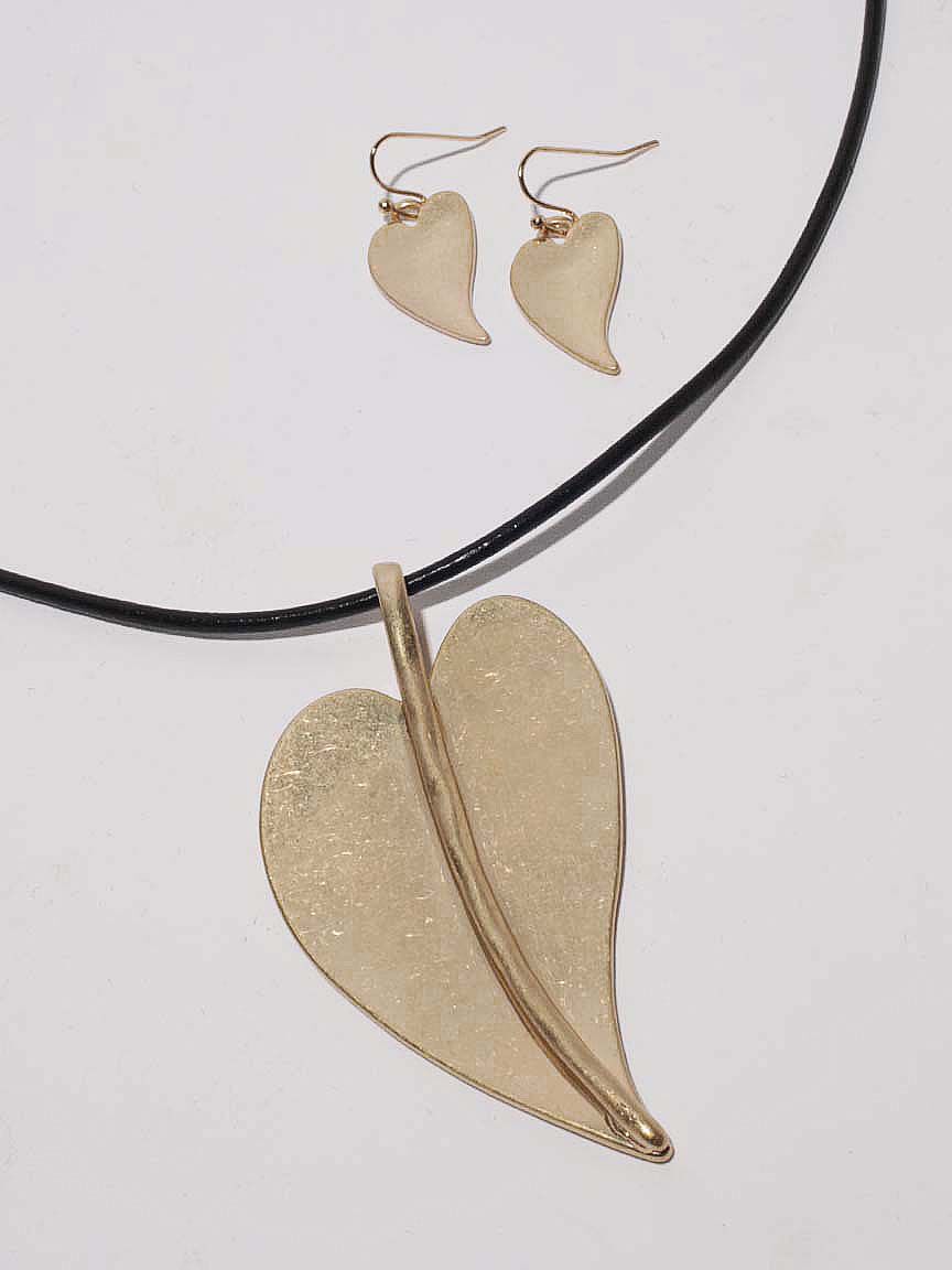 Gold Heart Cord Necklace Set Image 1