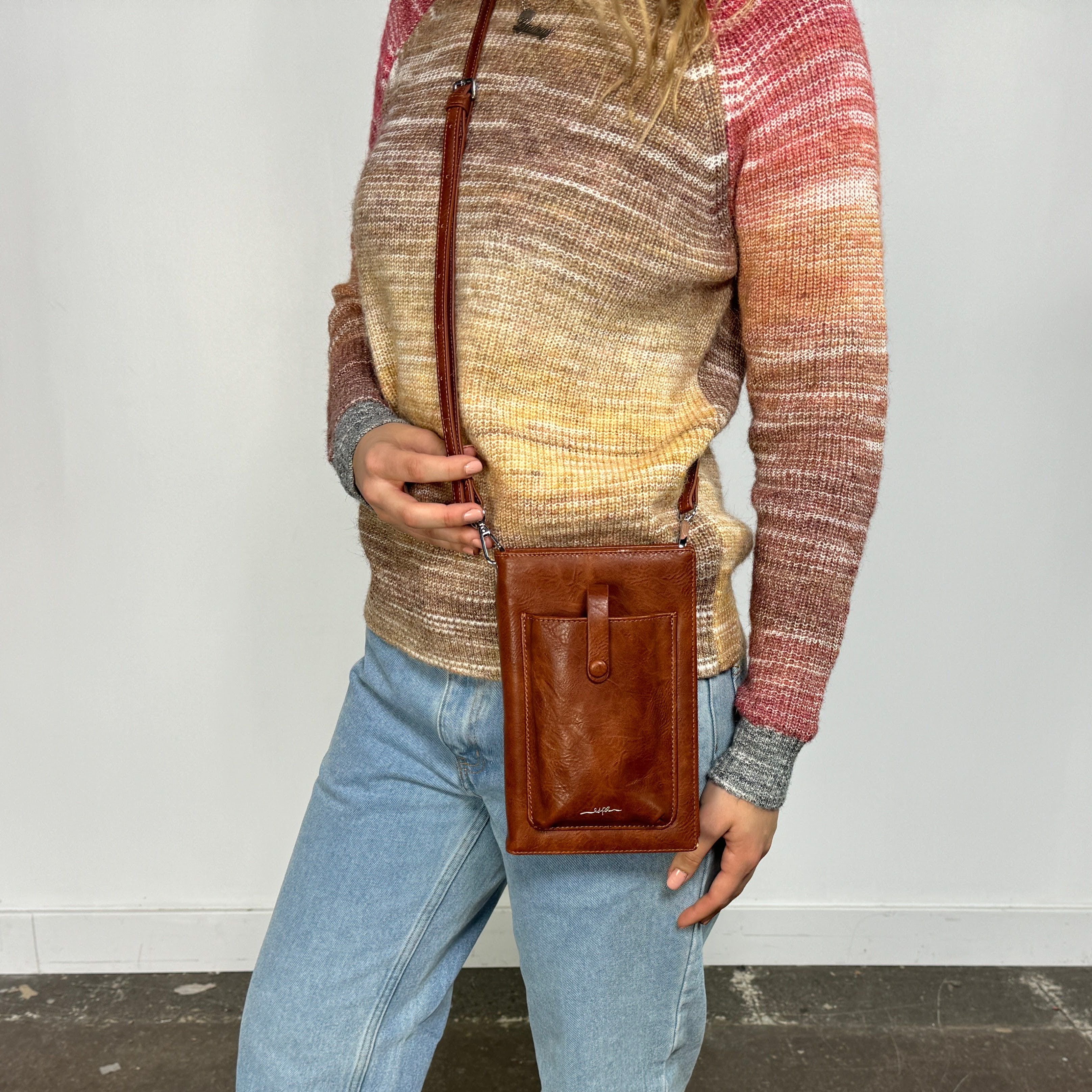 Pastel ismart pocket crossbody Image 2