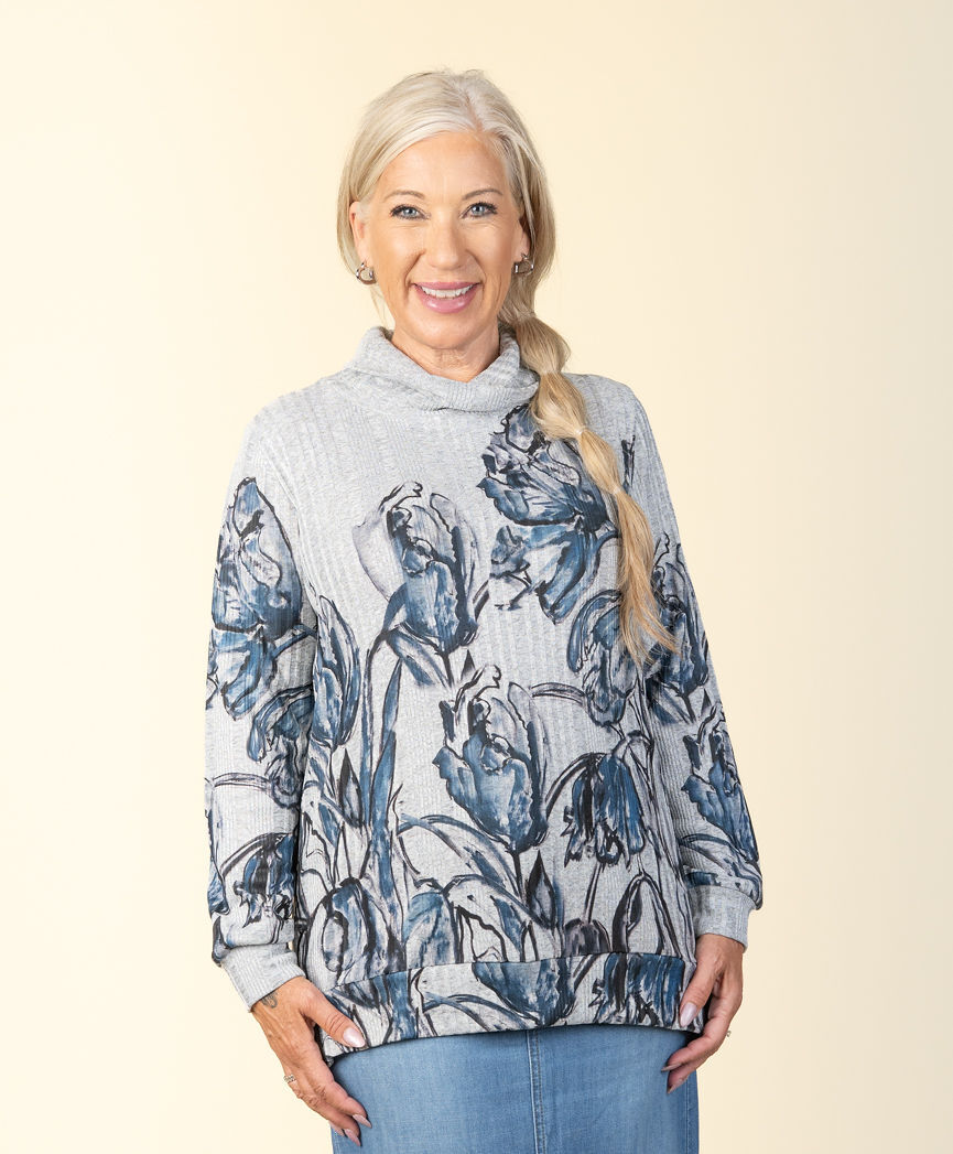 Long Sleeve Flower Art Knitted Top