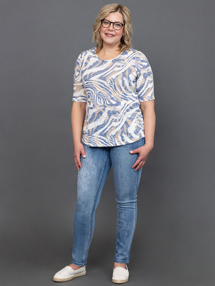 &frac34; Sleeves V-Neck Pointed Hem Top Image 1