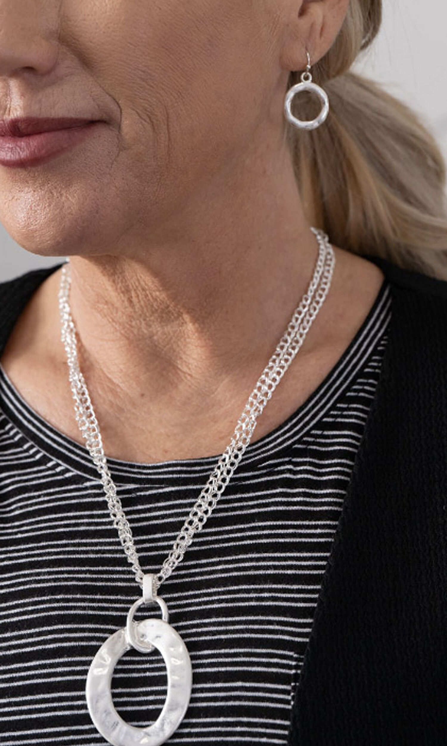 Hammered Oval Pendant Set Image 1