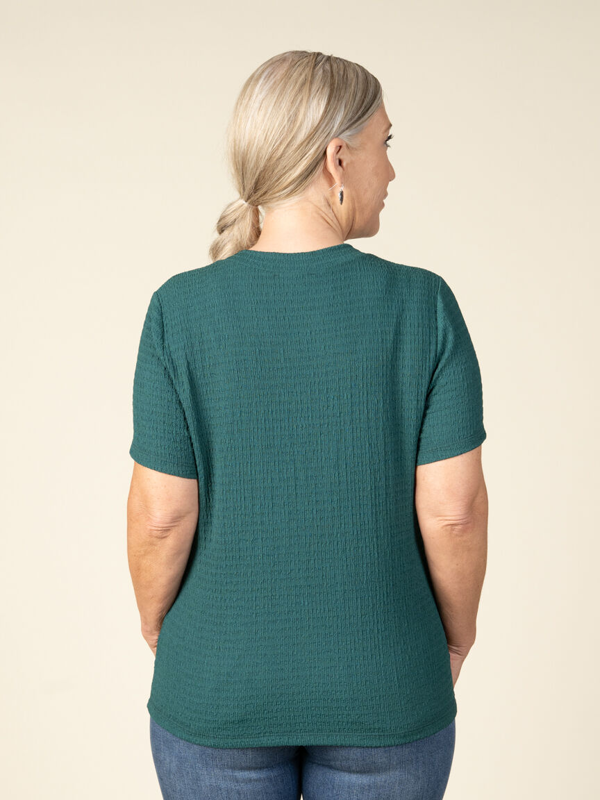 Short Sleeve V-Neck Top With Crinkle Fabric Image 2