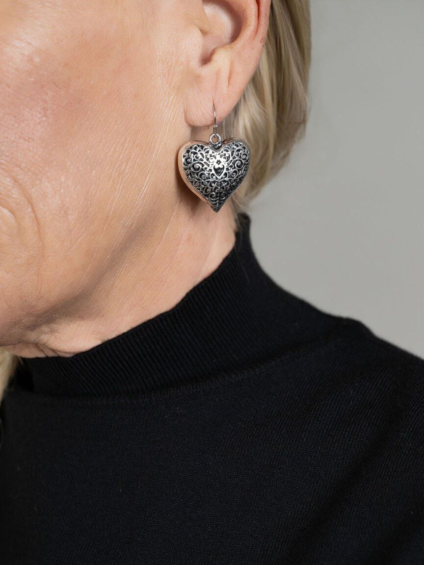 Dangling Heart Earrings