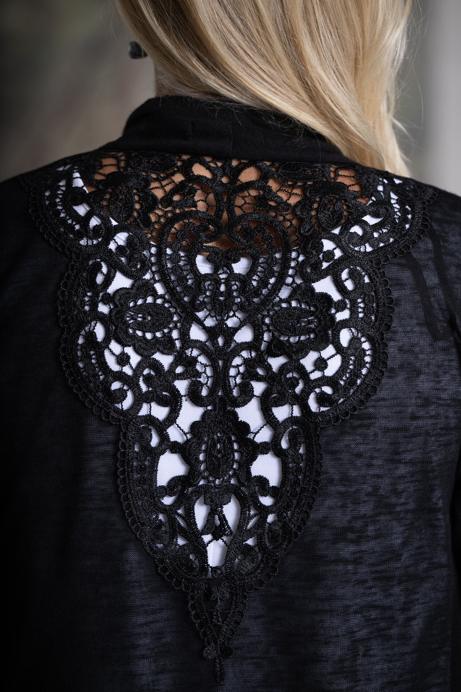 &frac34; Sleeve Lace Back Cardigan Image 3