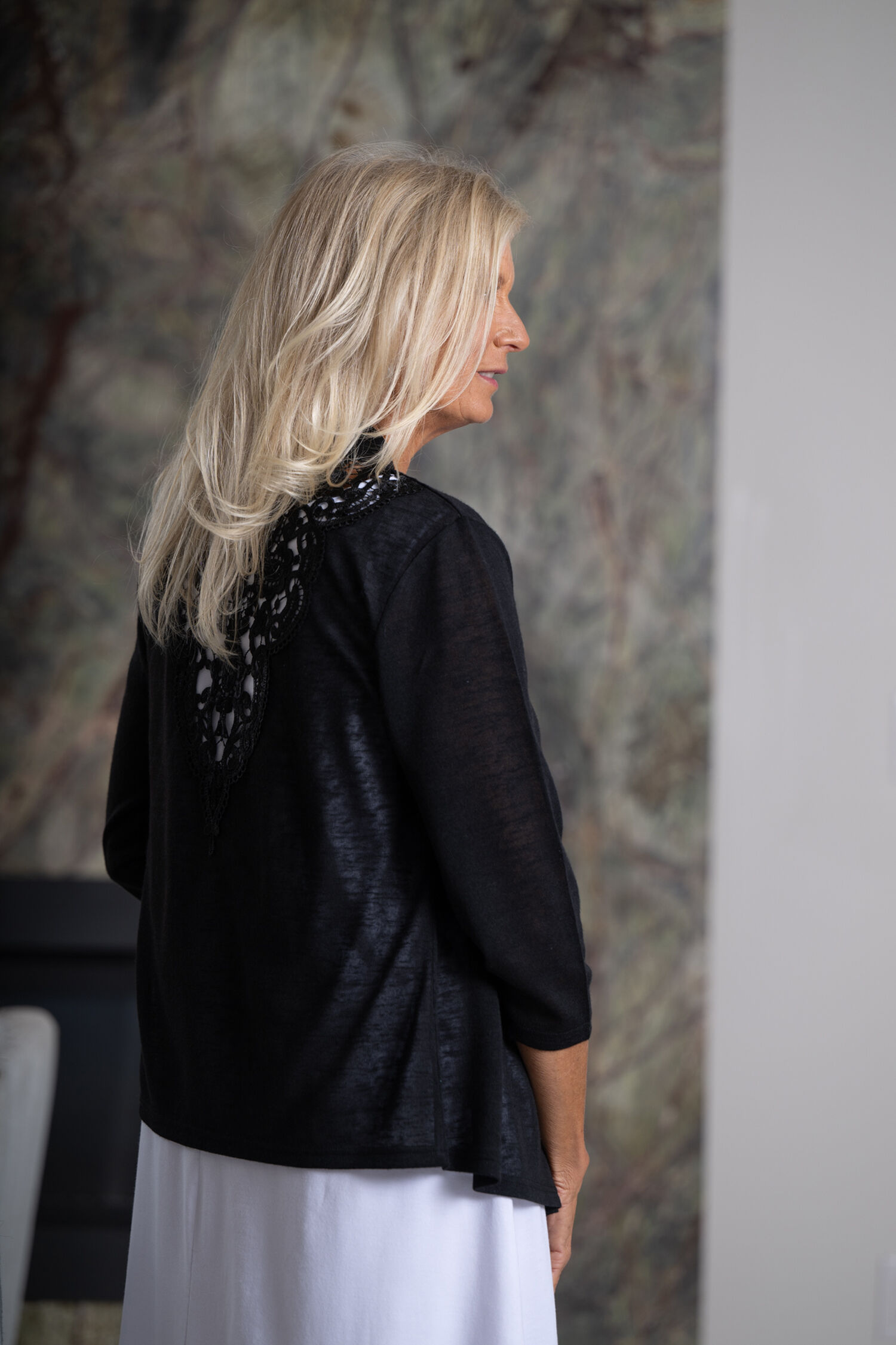 &frac34; Sleeve Lace Back Cardigan Image 2