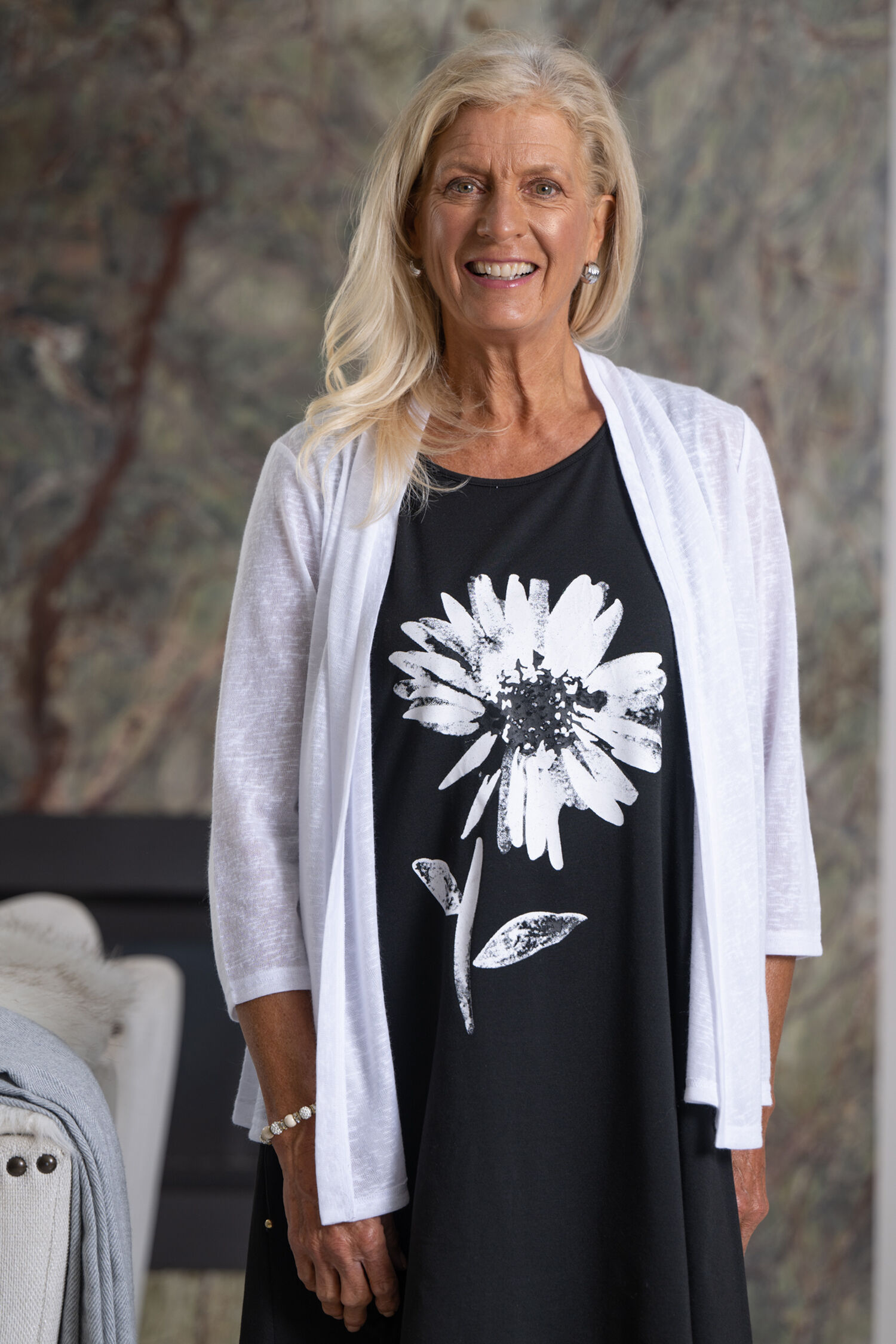 &frac34; Sleeve Lace Back Cardigan Image 1