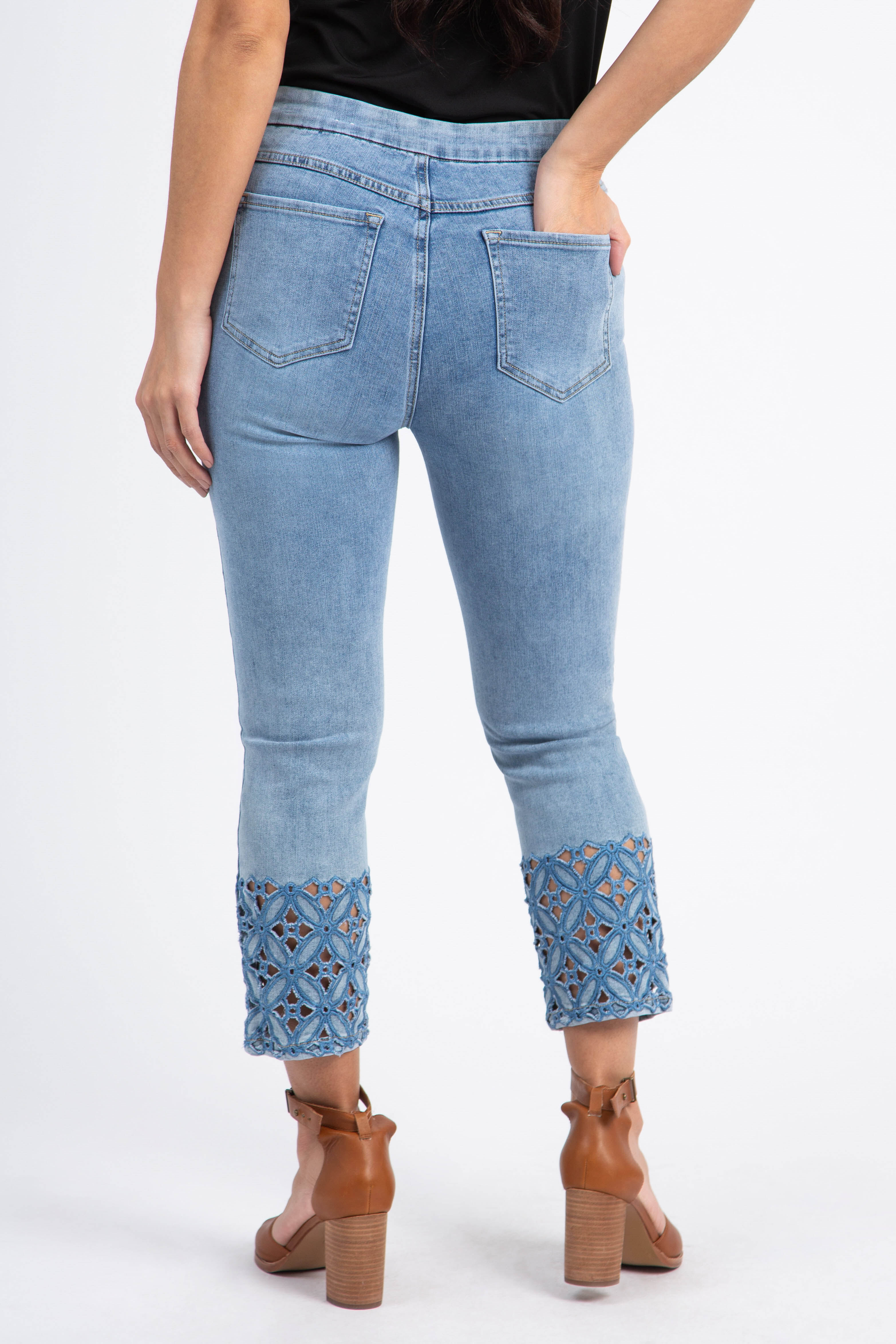 Audrey Cropped Pull-On Jeans w/ Cut-Out Hem Image 3