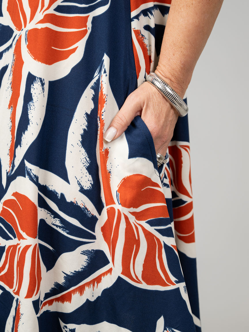 Sleeveless Knee-Length Dress with Pockets