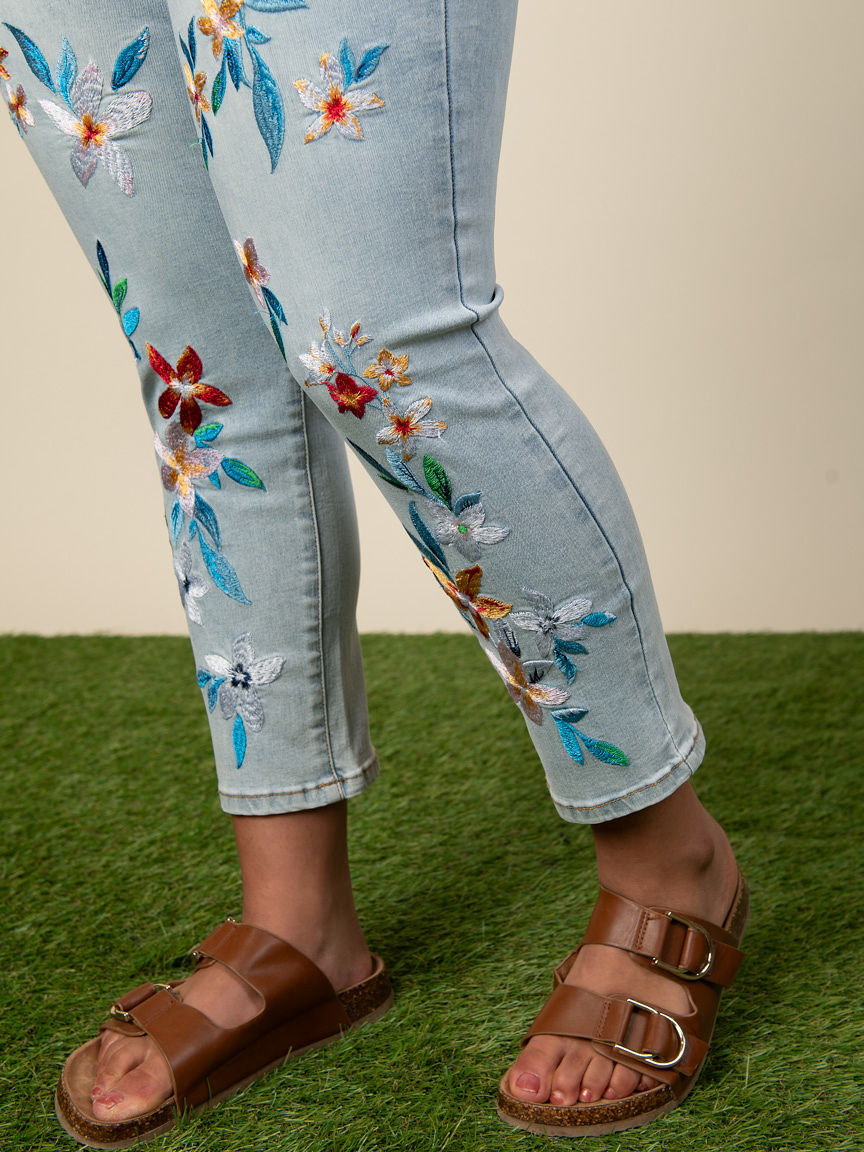 Sophia Curvy Slim Crop Jean Image 4