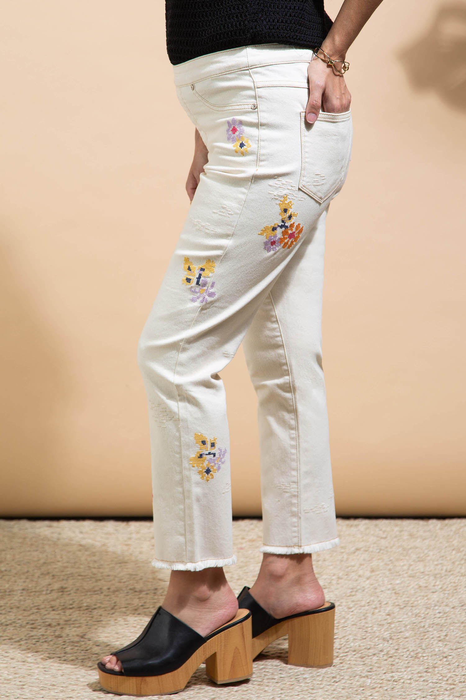 Pull On Cropped Jeans w/ Embroidery Image 3