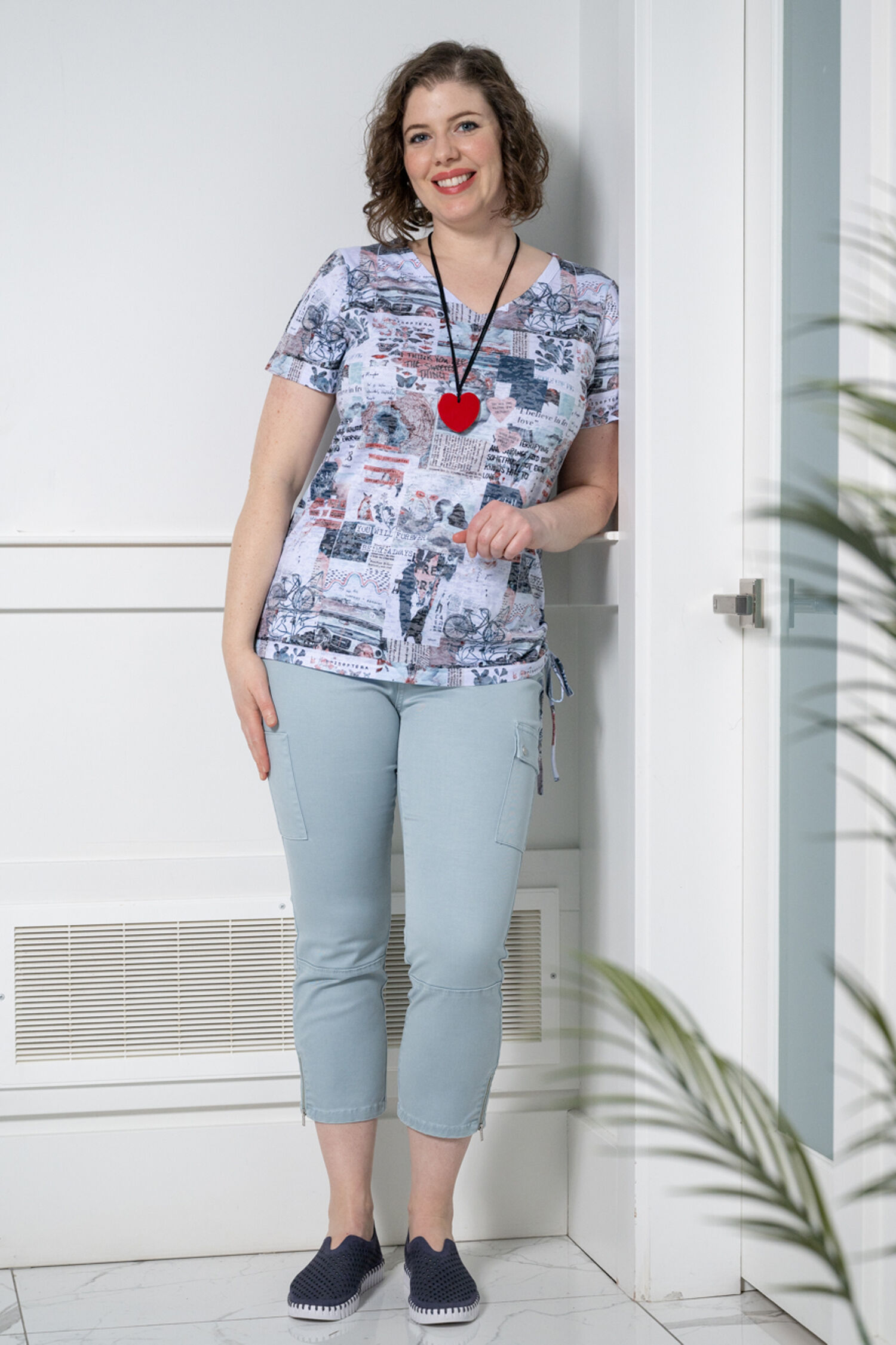 Shortsleeve V-Neck Writing Side TieTop Image 2