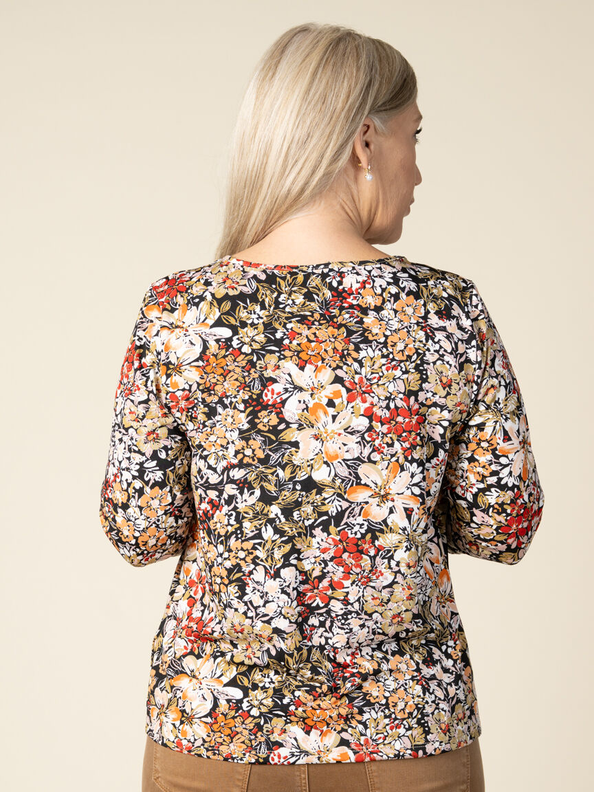 3/4 sleeve top with keyhole detail Image 4