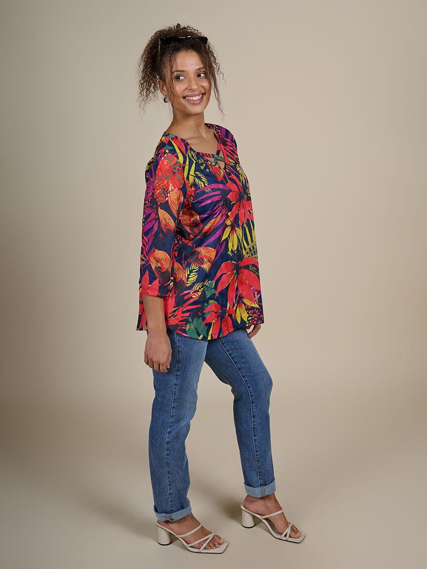 &frac34; Sleeve V Neck Top  Image 5