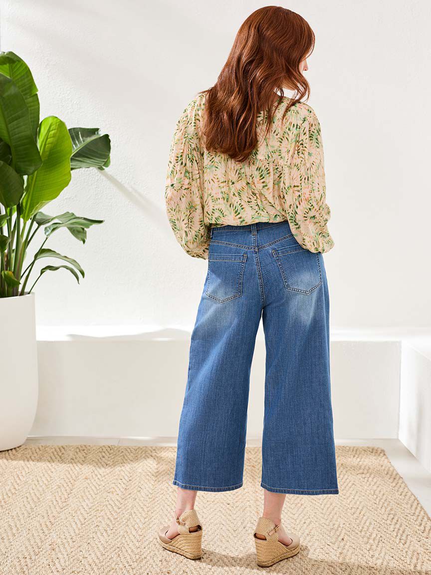 Audrey Mid-Rise Pleated Wide Capris