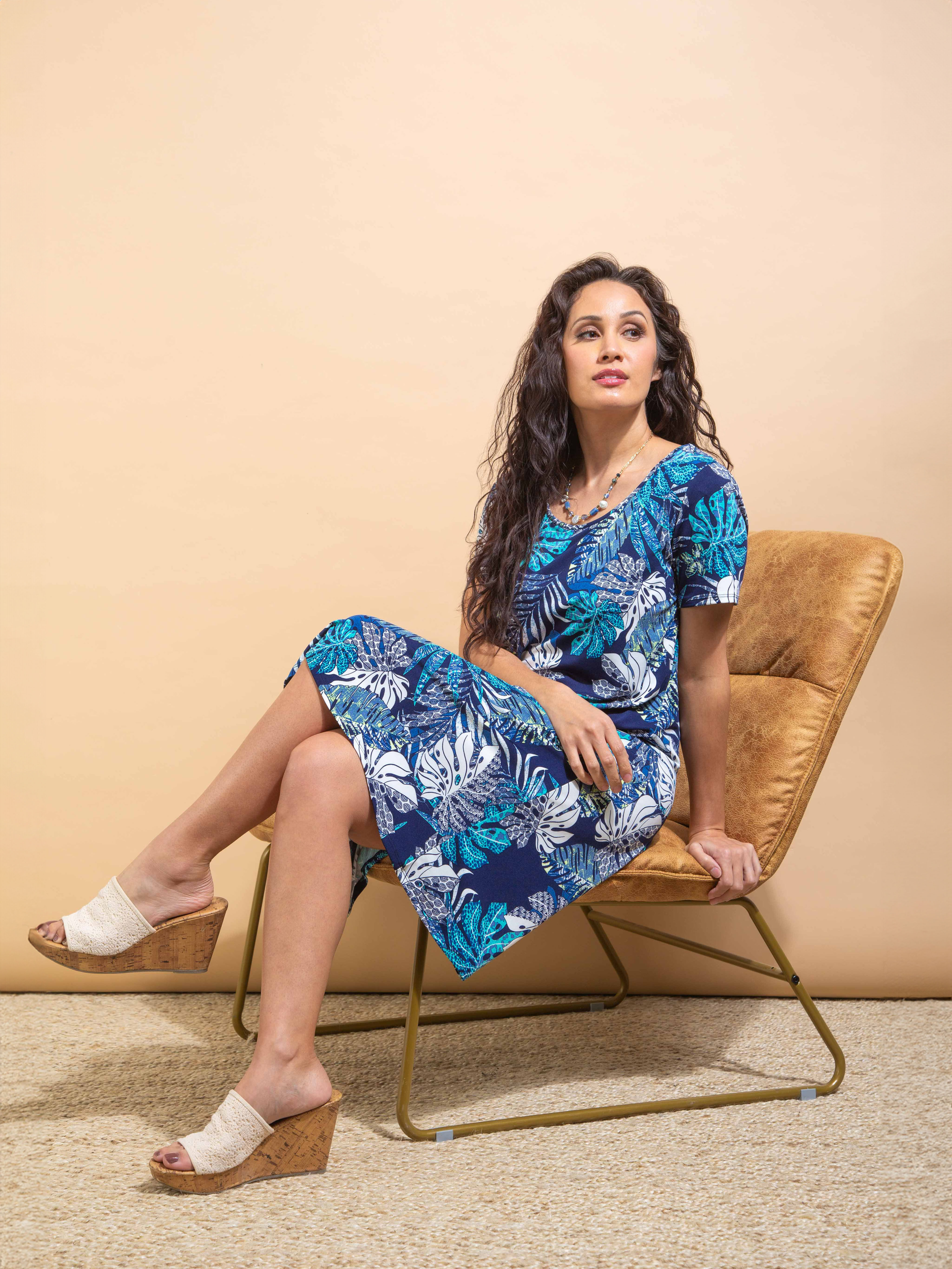 Short Sleeve Knee Length Dress Image 4