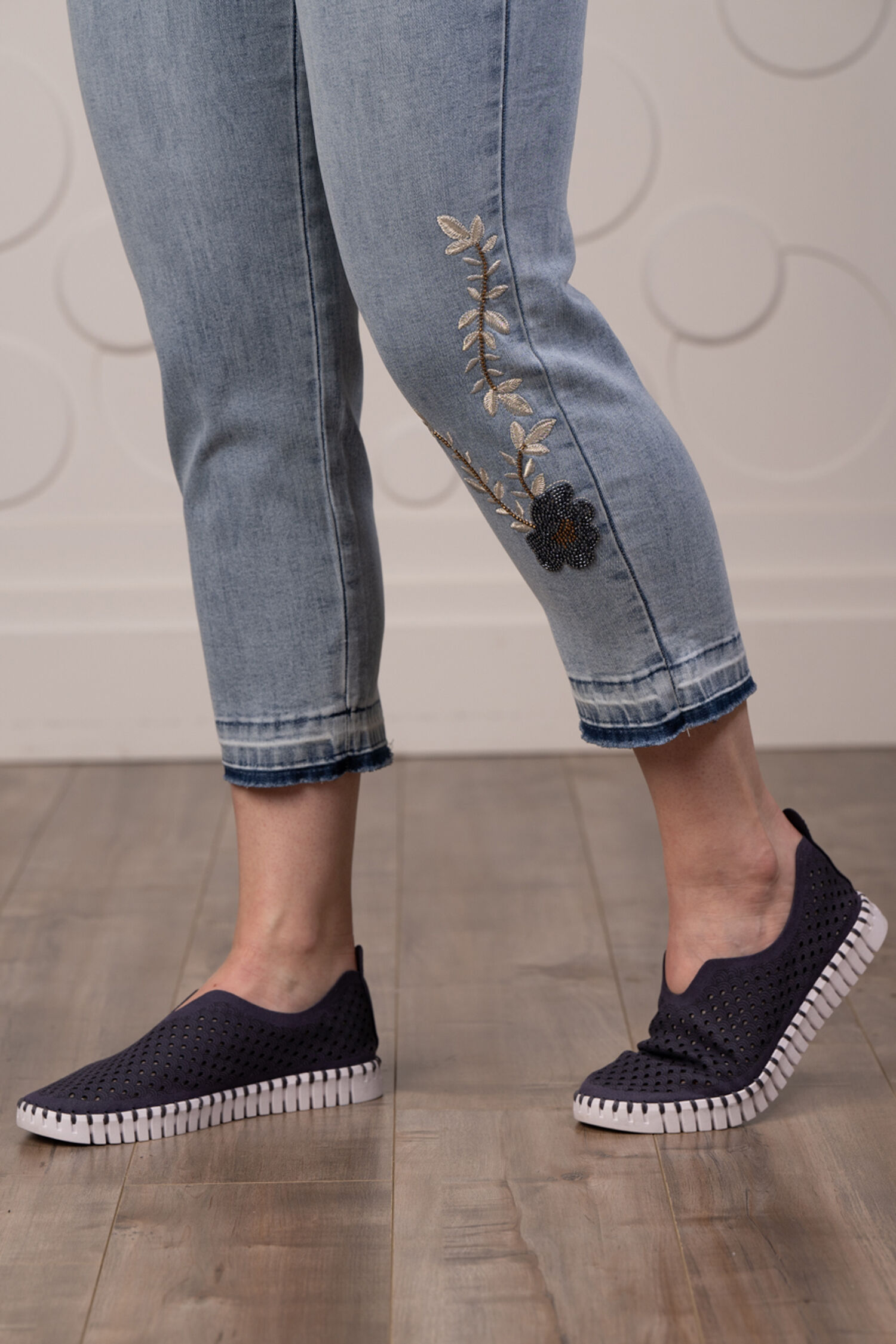 Embellished High Waist Cropped Jeans Image 3