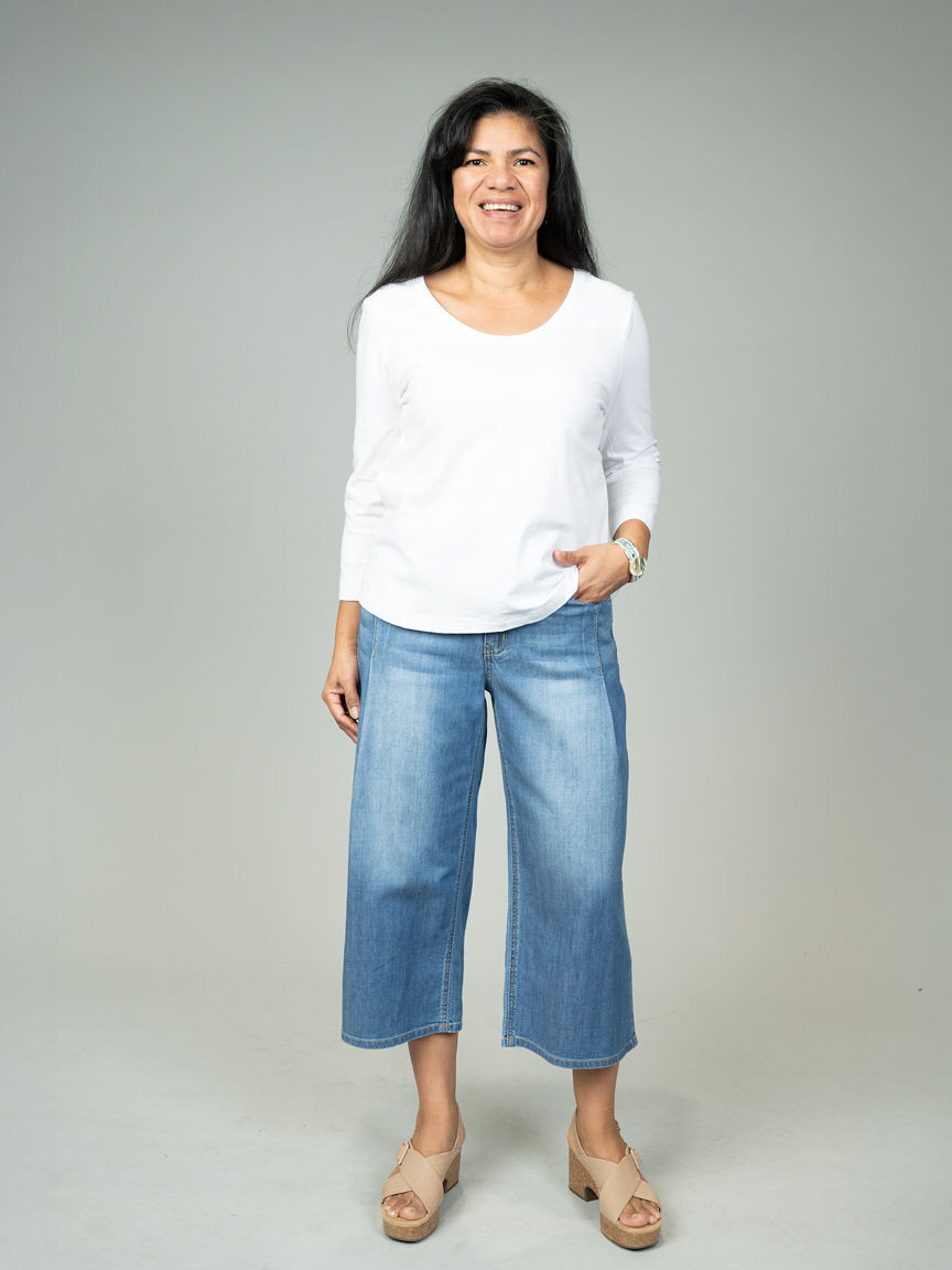 3/4 Sleeve Scoop Neck Top With Buttons Image 4