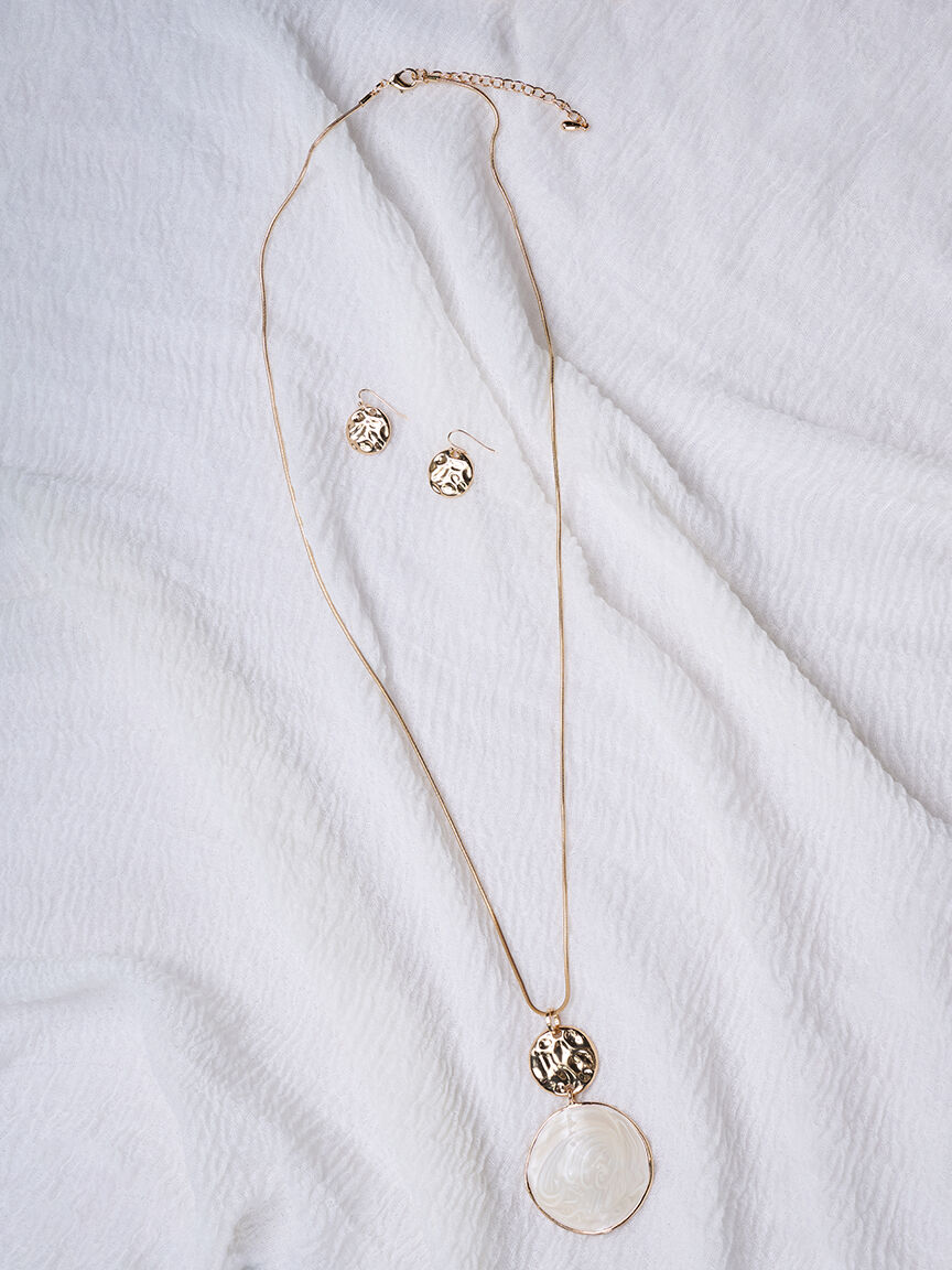 Necklace set with white stone pendant Image 1