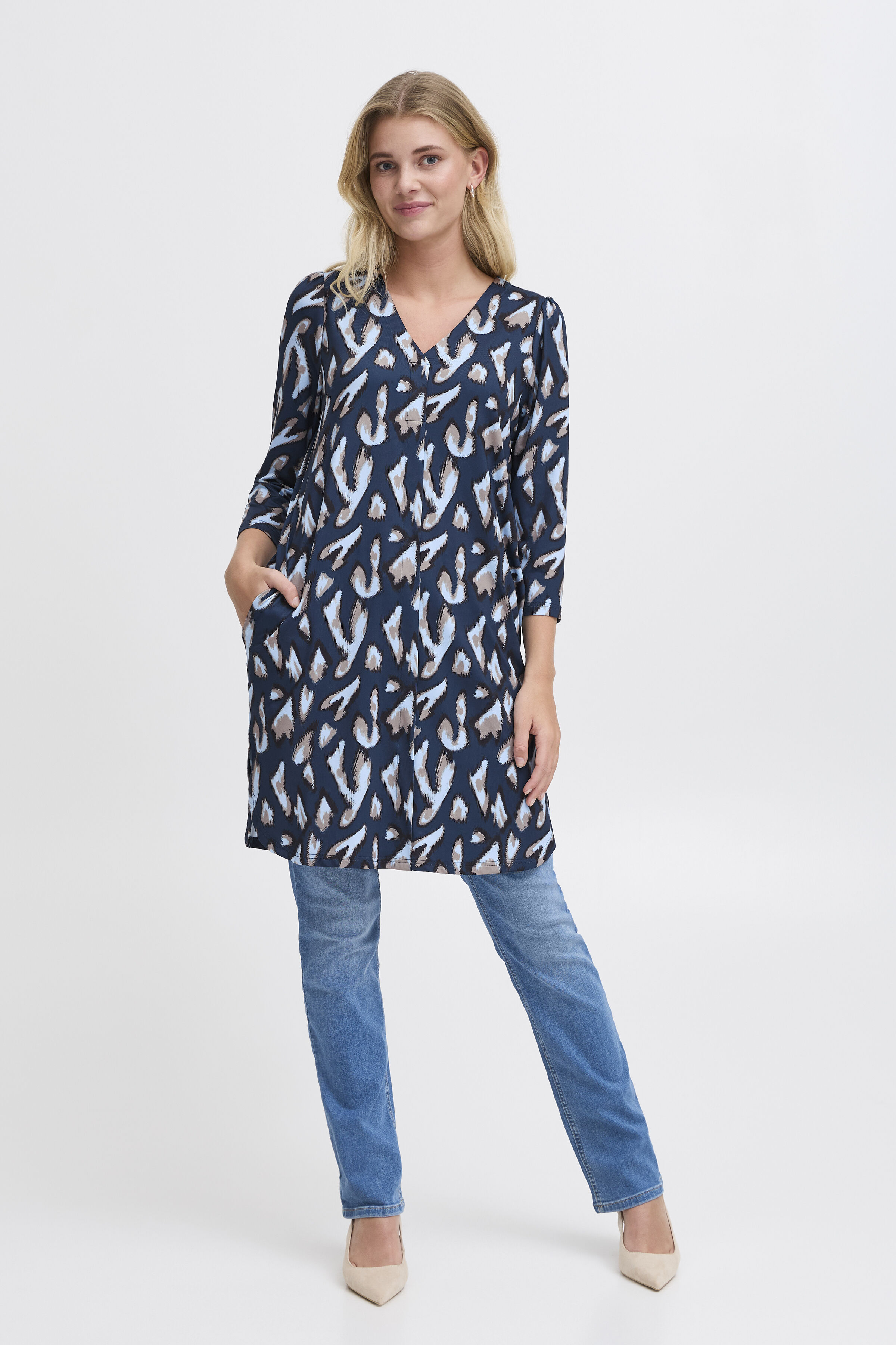 &frac34; Sleeve V Neck Tunic  Image 5
