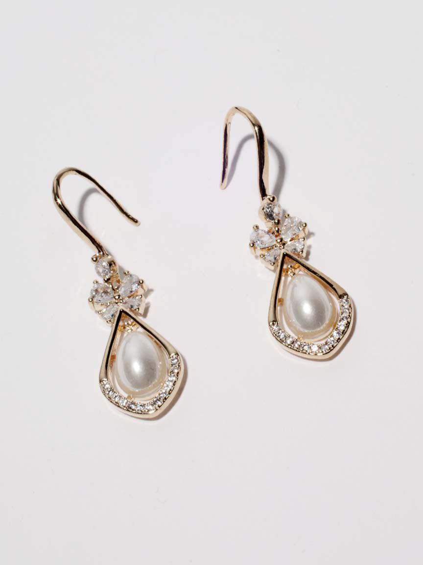Pearl Drop Earrings Image 1