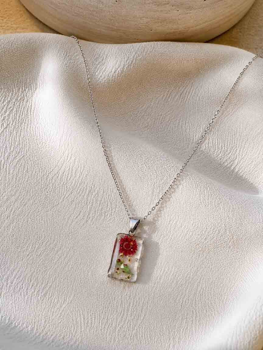 Dainty Chain Necklace With Pressed Flower
