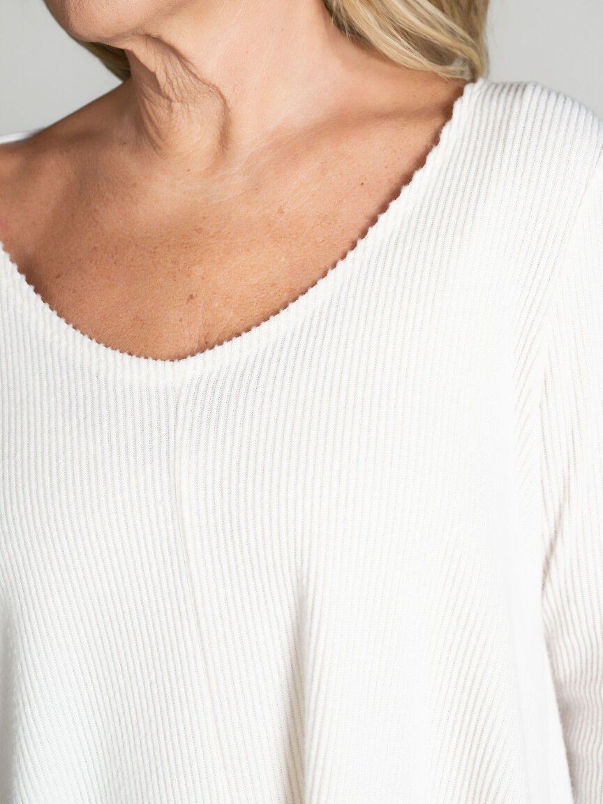 3/4 Sleeve Asymmetrical Hem Top Image 4