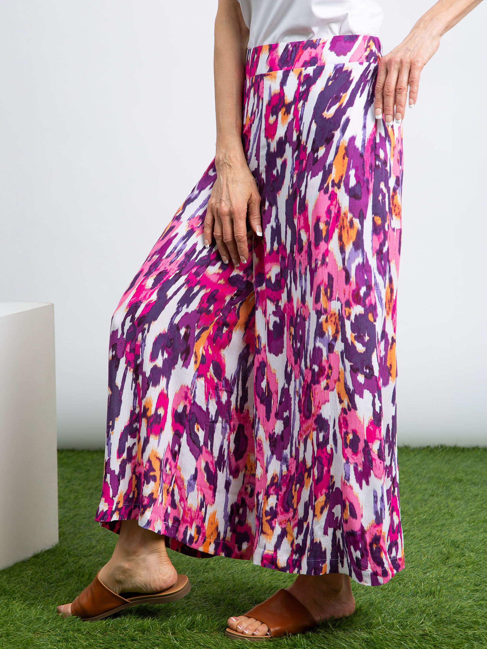 Cropped Pull On Flowy Pant Image 3