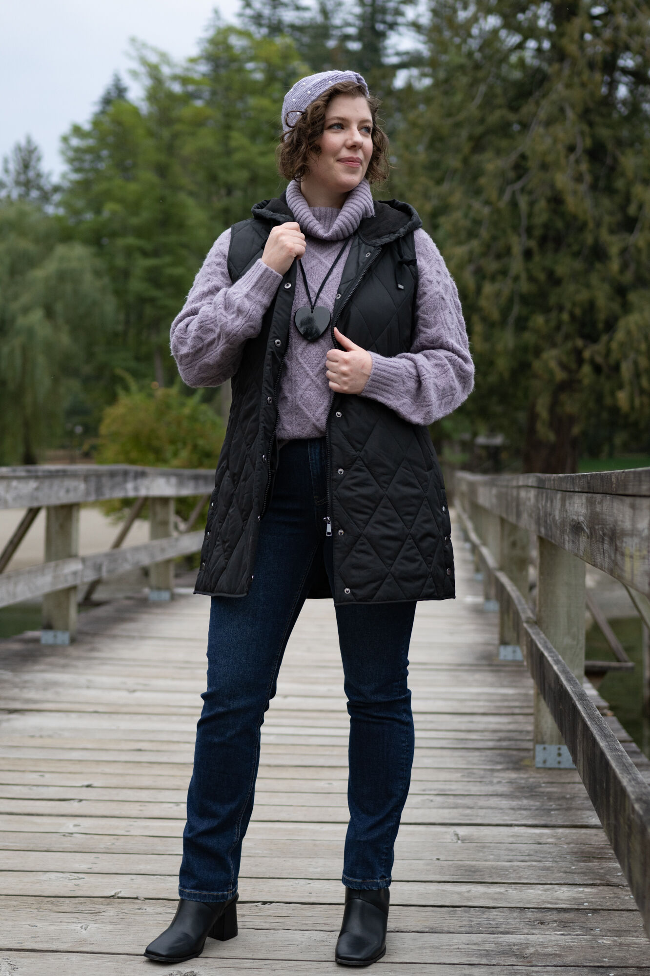 Quilted Diamond Fall-To-Winter Hooded Puffer Vest Image 3