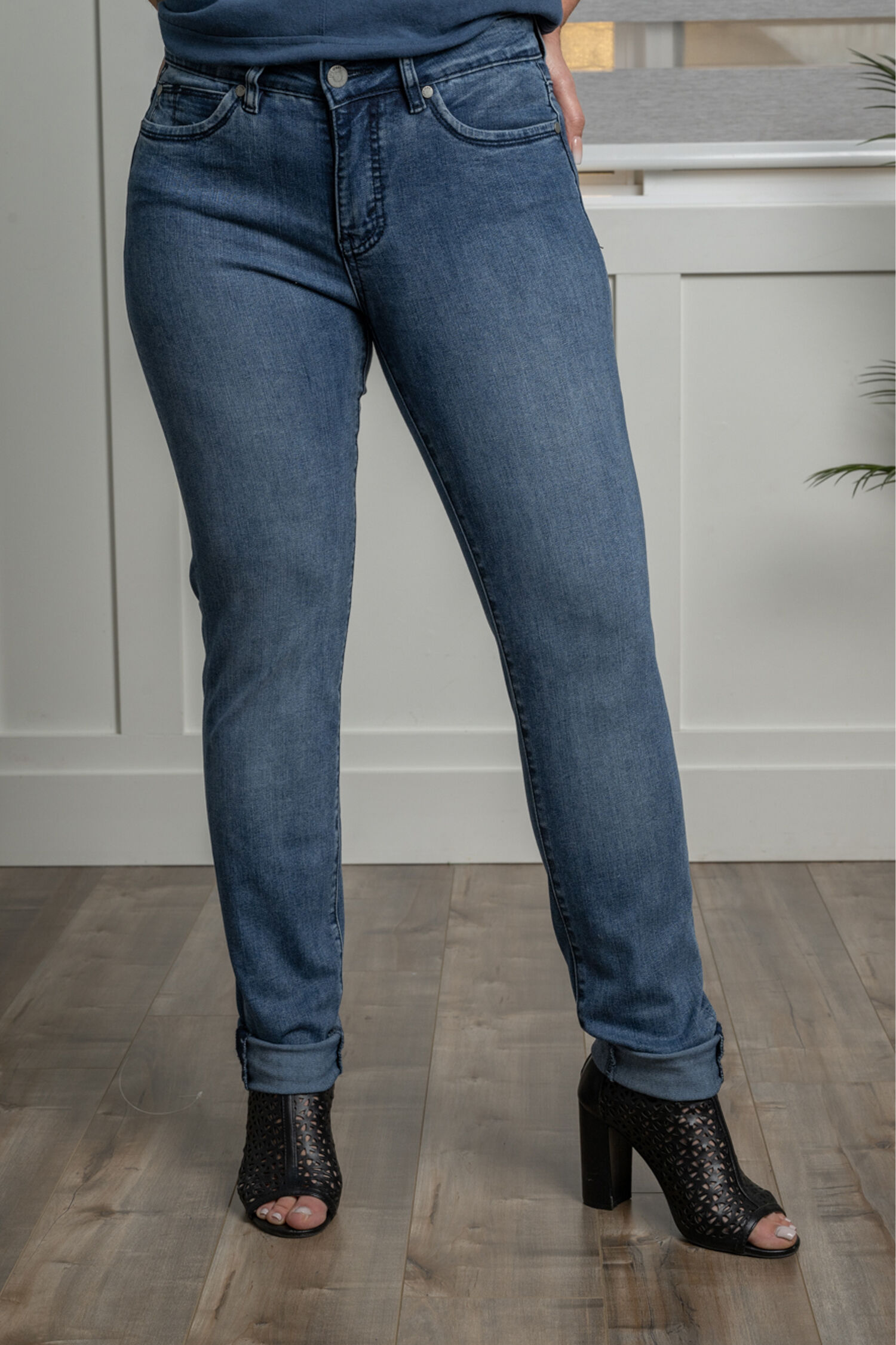 Skinny-Leg Mid-High Waist Convertible Jeans Image 1