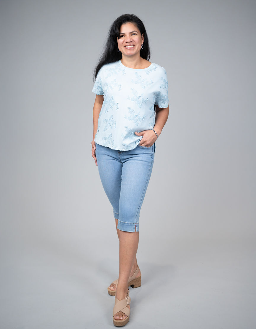 Short Sleeve Top With Embroided Florals