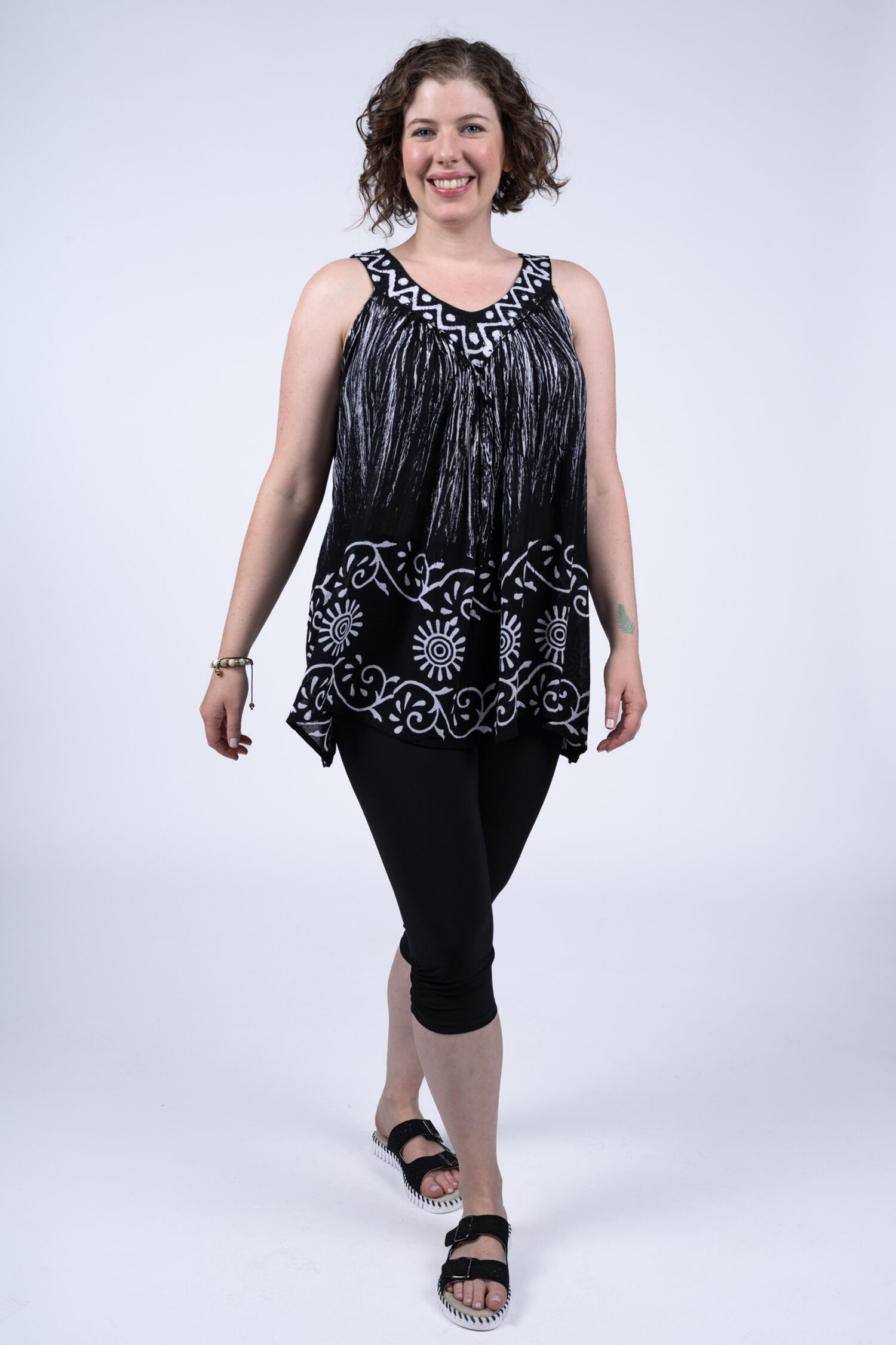 Lightweight Capri w/ Ruching Image 4