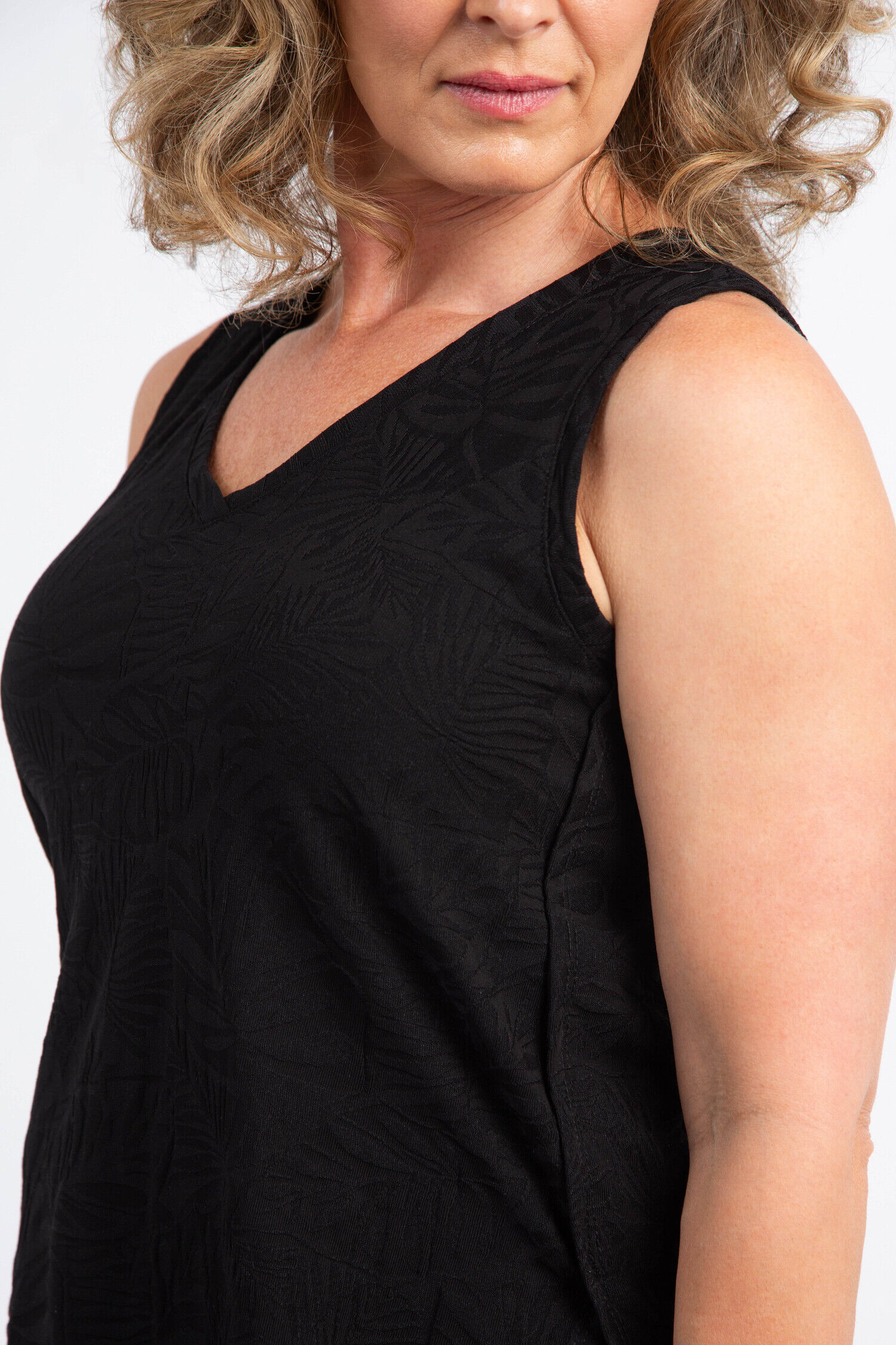 Textured V-Neck Tank Image 5